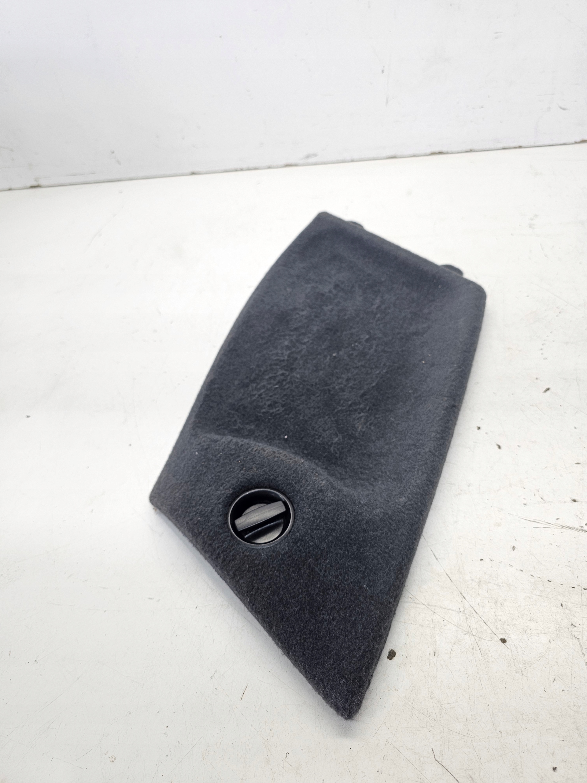 spoiler plato BOCZKA boot right AUDI Q3 8U 8U0863880D