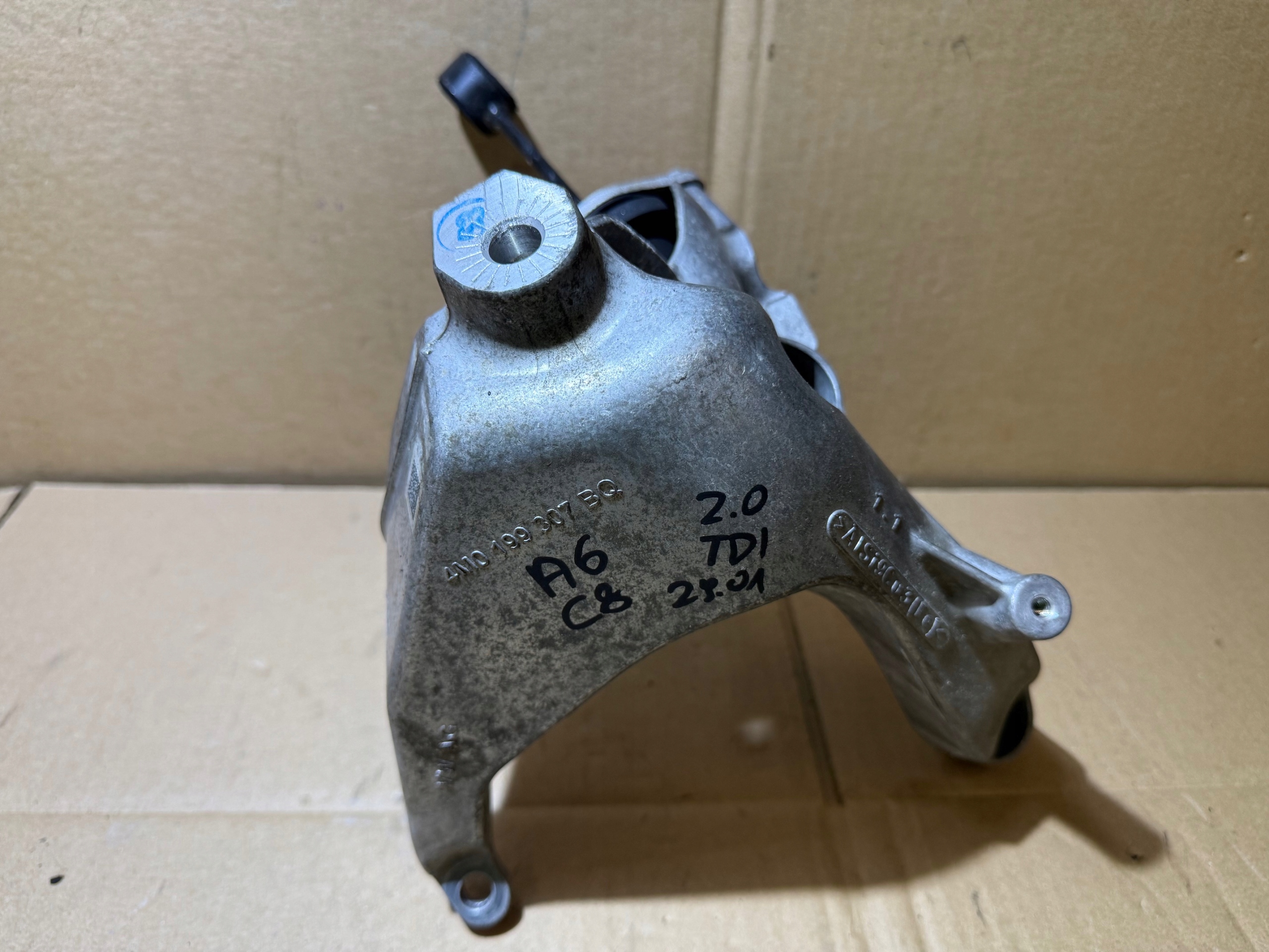 AUDI A6 C8 2.0 TDI holder holder engine mount 4M0199308BQ 4M0199869AN