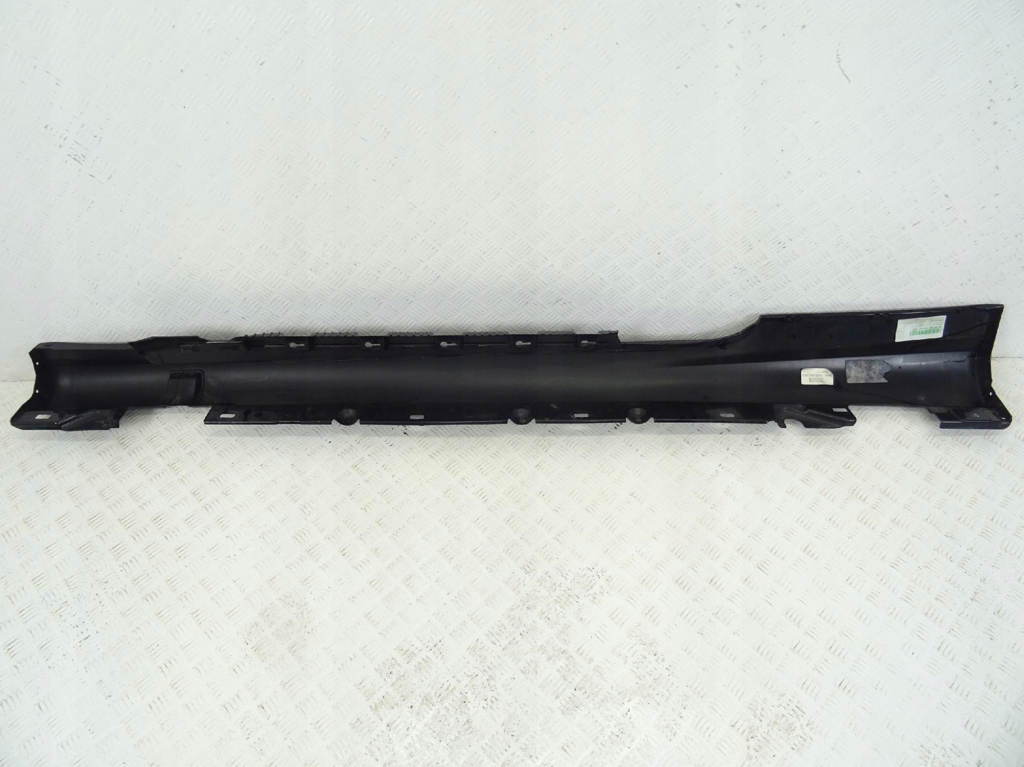 Mercedes E 207 AMG COUPE moulding threshold threshold right