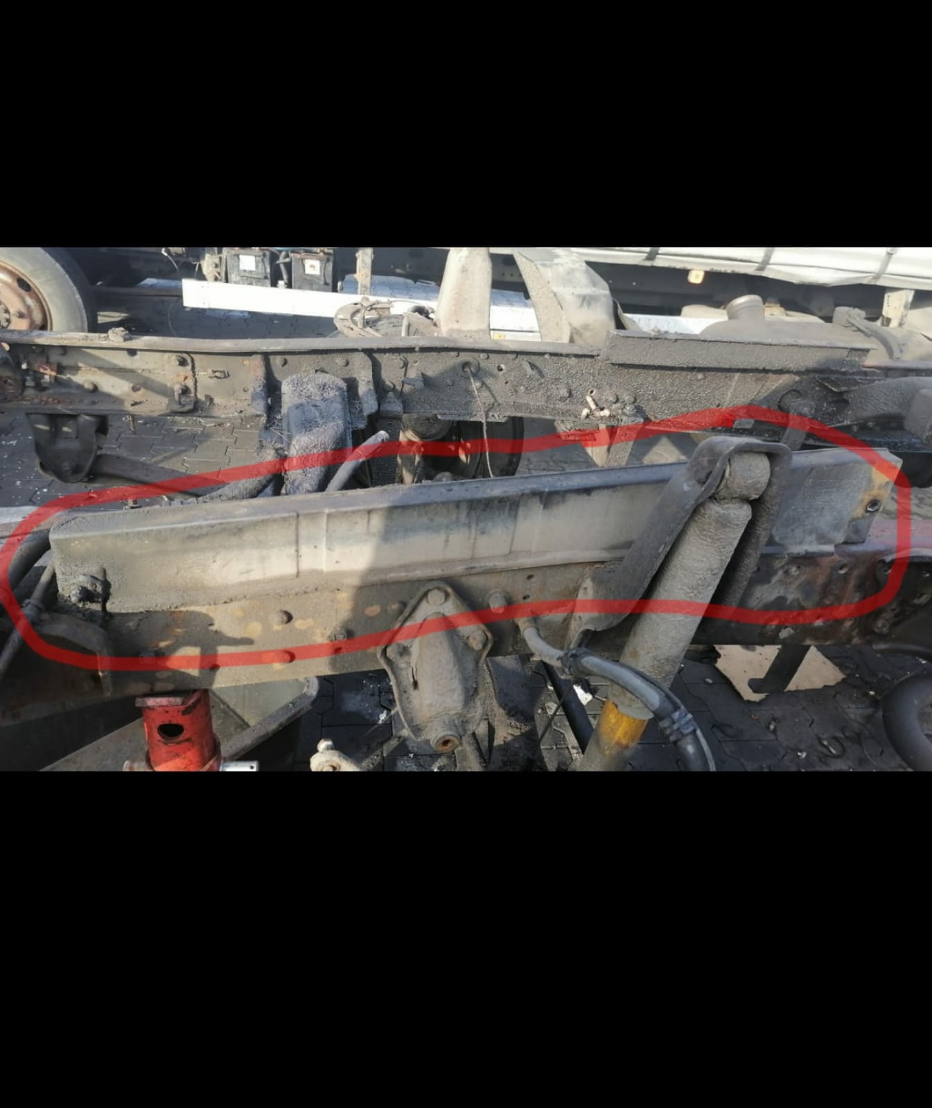 Osłona silnika lewa Mercedes 811 814 117