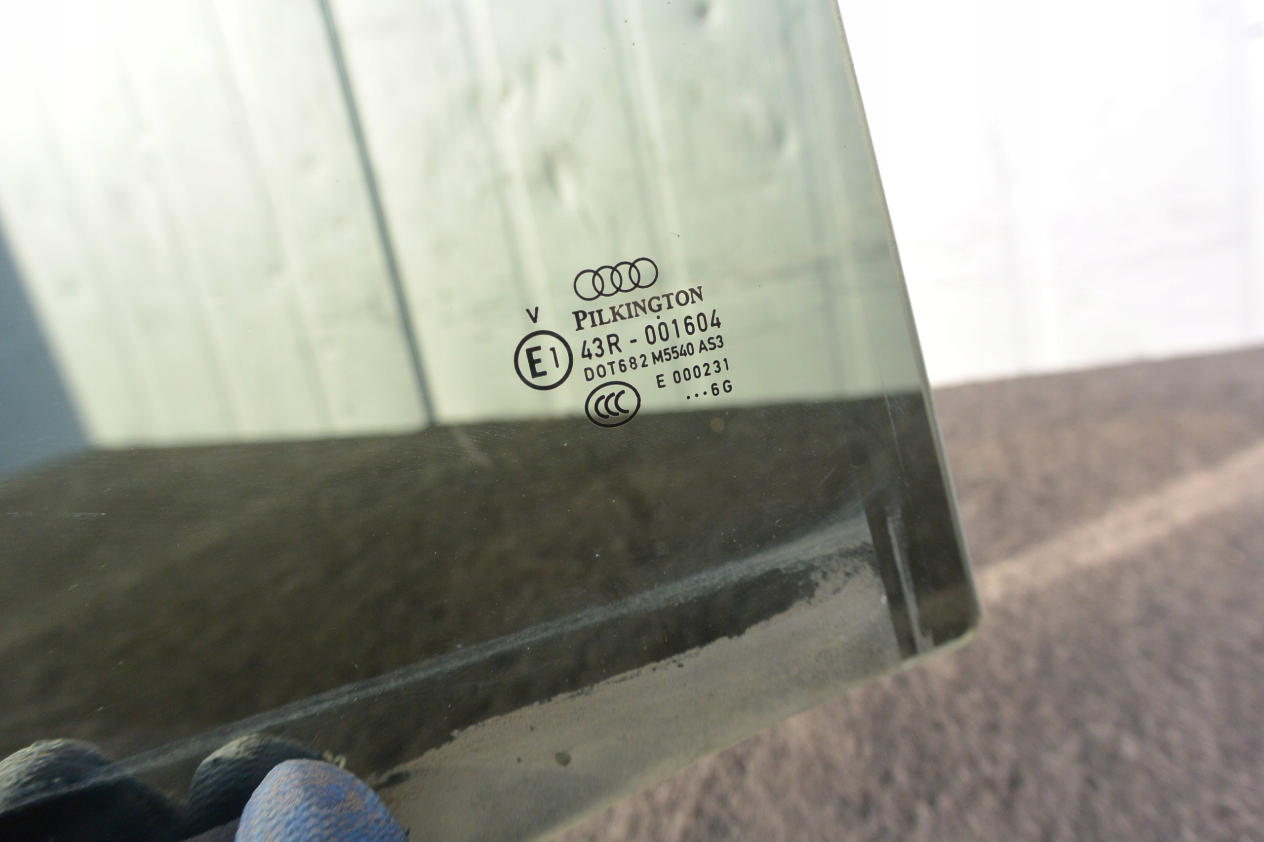 SZYBA DRZWI PRAWA TYL AUDI Q7 4L 2006 R Car type 4x4 SUV Passenger cars