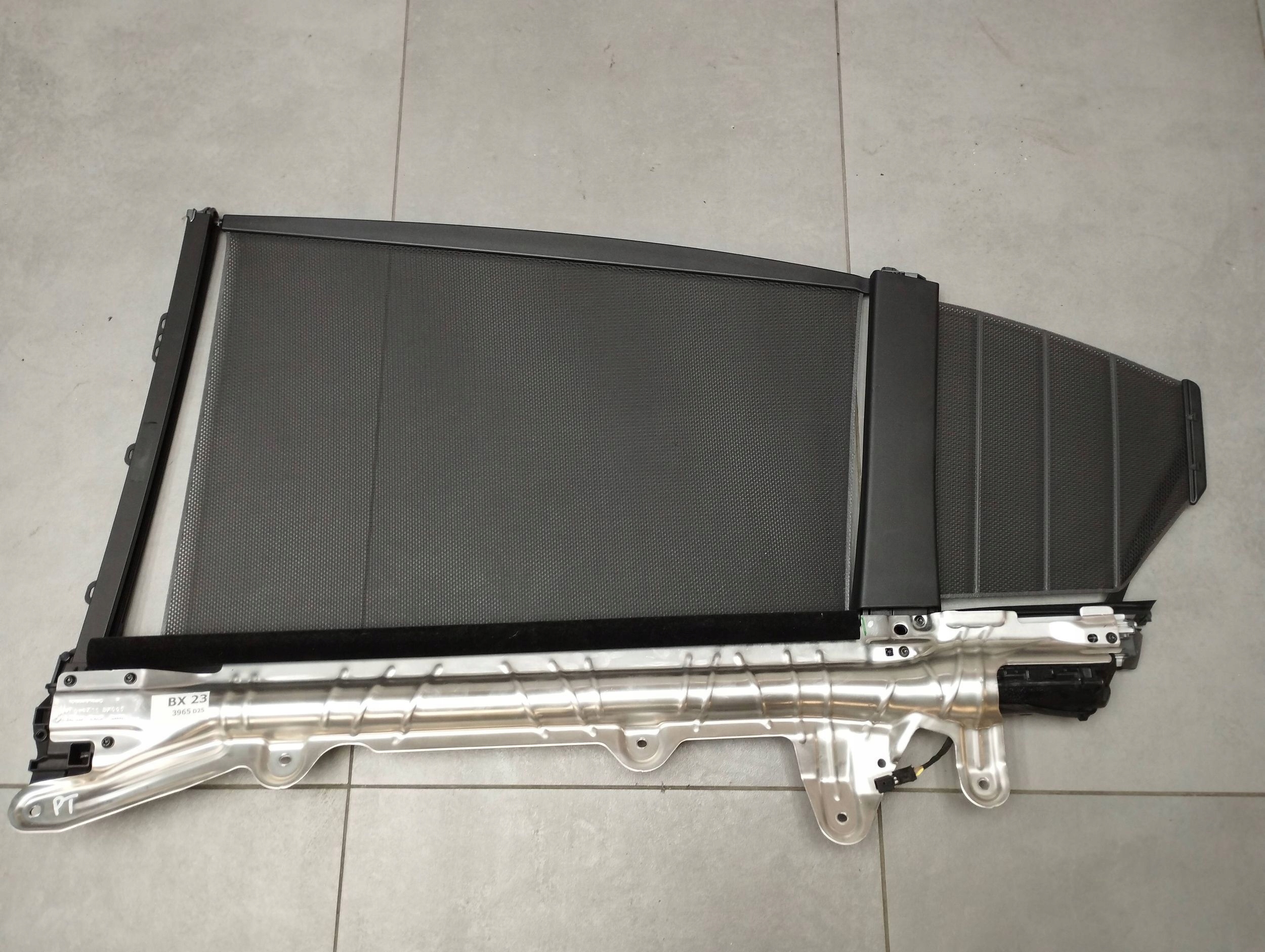 BMW 7 G11 blinds PRZECIWSLONECZNA right rear part