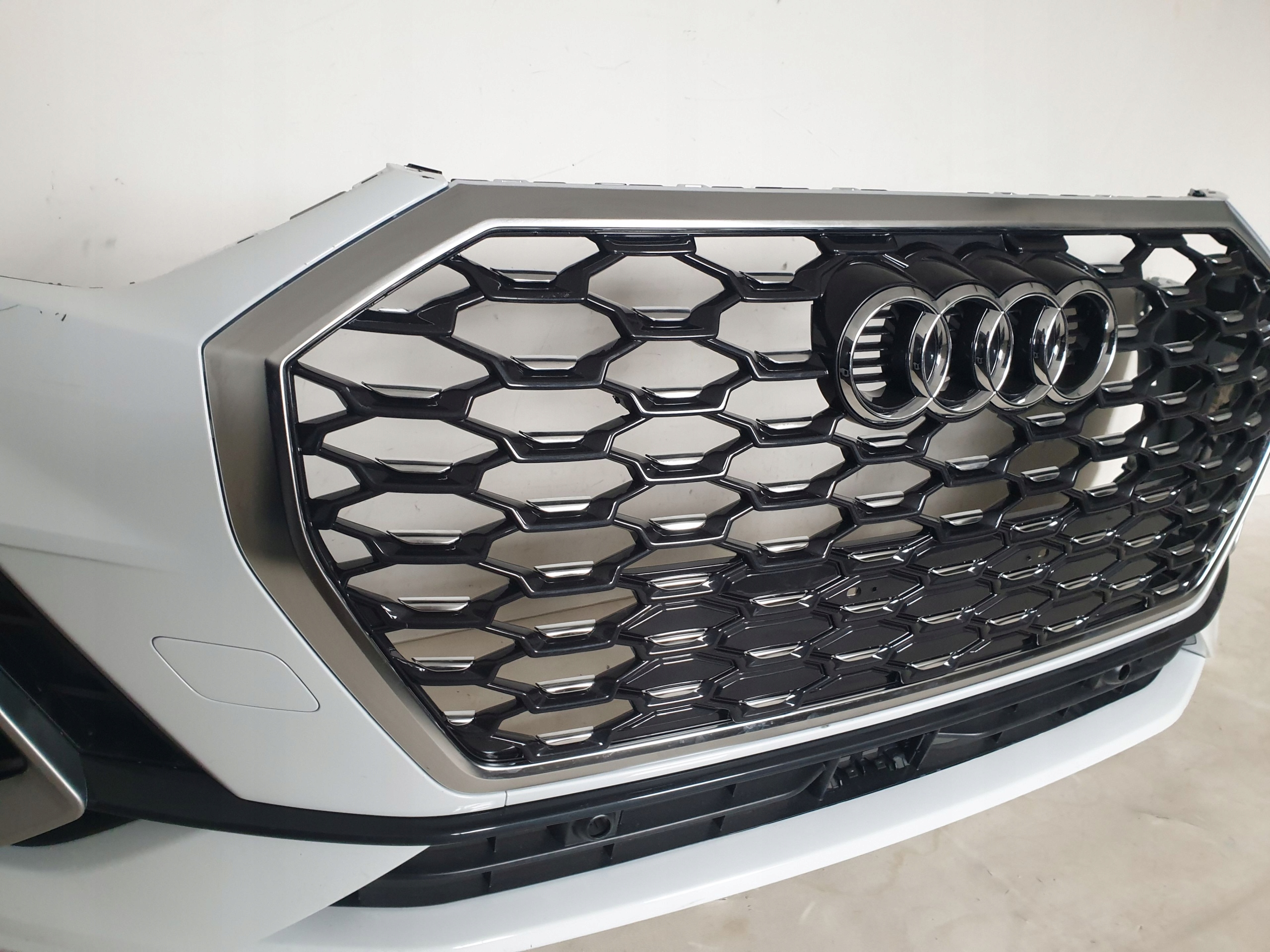 AUDI Q3 II 83A S-LINE 19-25 bumper front 4 x PDC 83A807438D 83A807437D