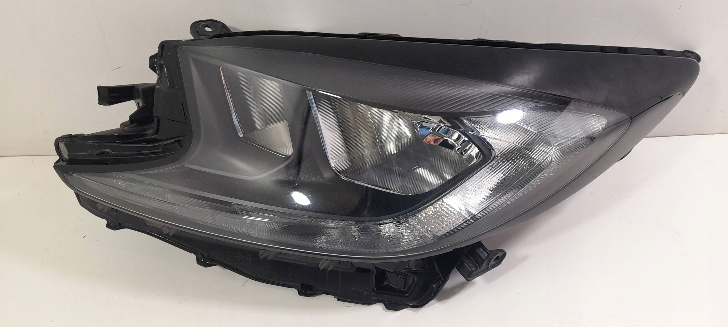 Toyota Aygo X 2024r Reflektor left 0180748 (R346)