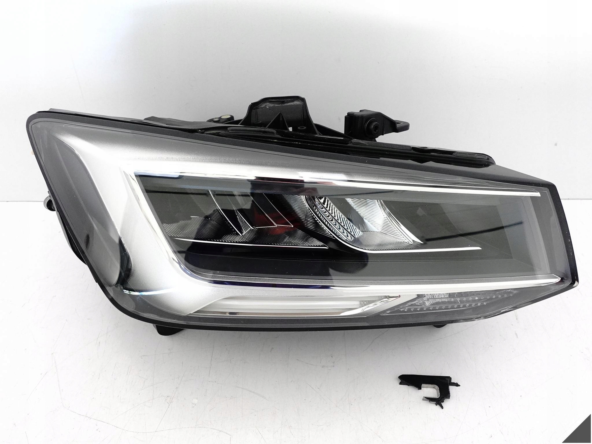 AUDI Q2 SQ2 81A LIFT 20- light FULL LED BASIS right front EUROPA damaged
