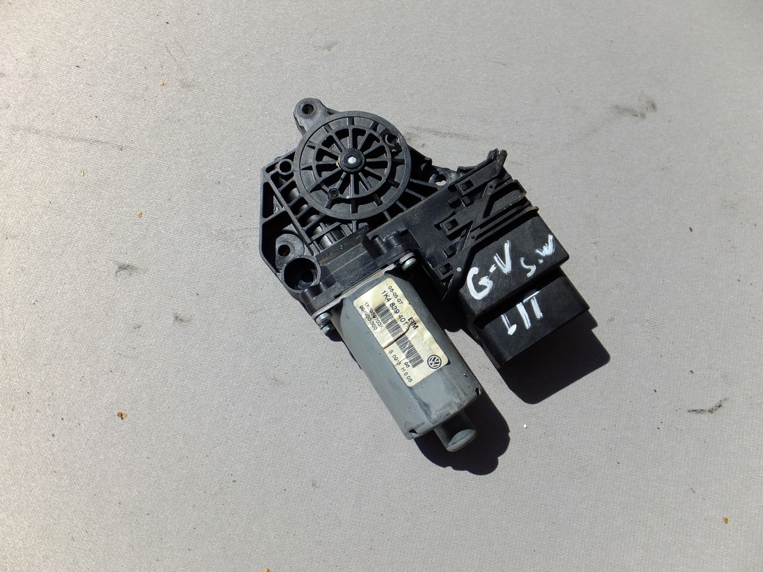 mini motor windows left rear part vw golf V 1K4839401E