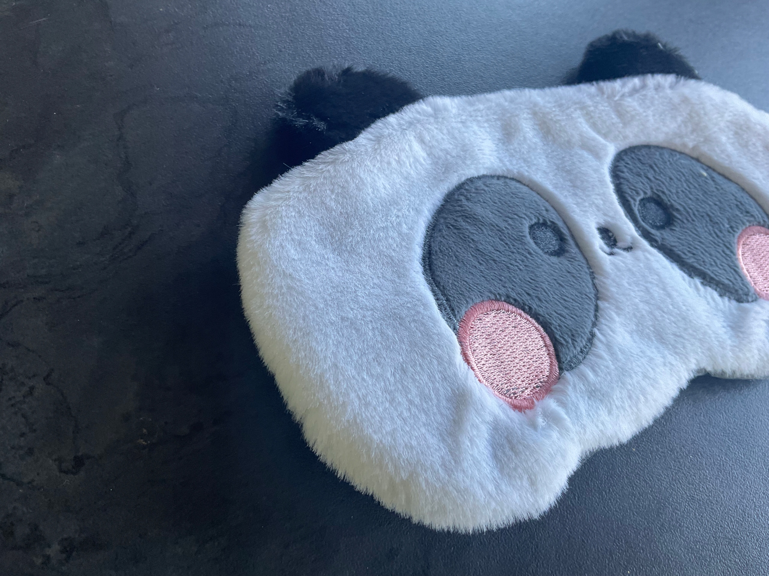 OPASKA NA OCZY MASKA DO SPANIA PODUSZKA MIŚ PANDA OLDMAN NA GUMCE PLUSZOWA Materiał dominujący poliester