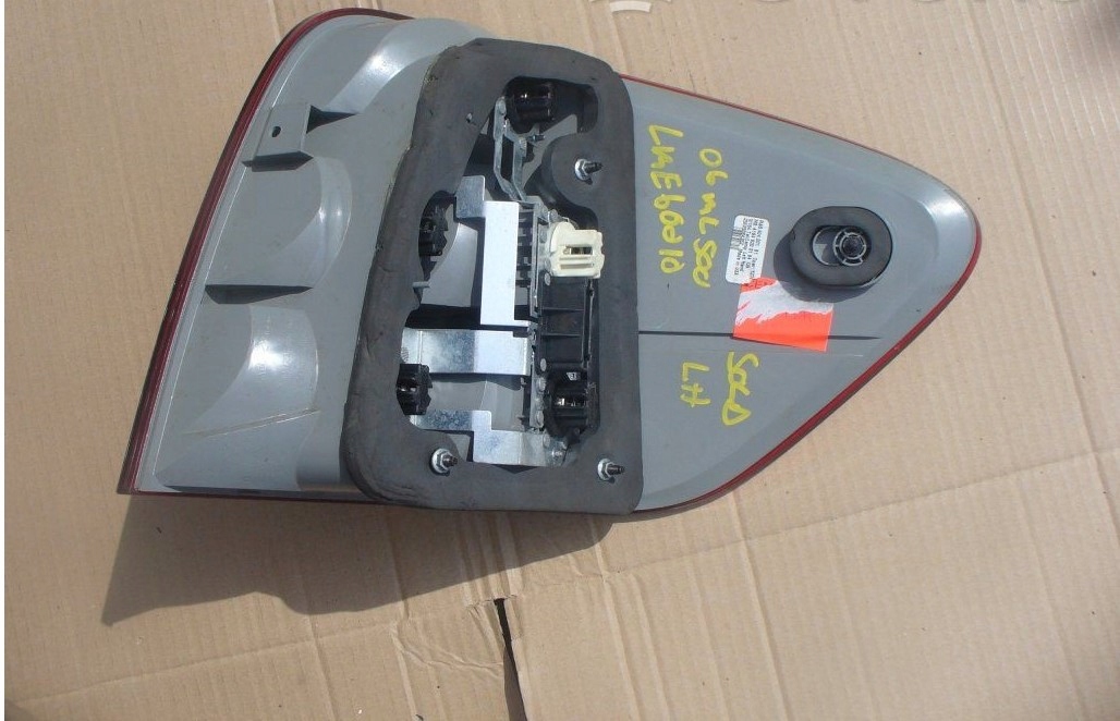 light left rear part Mercedes ML W164 A1648200164