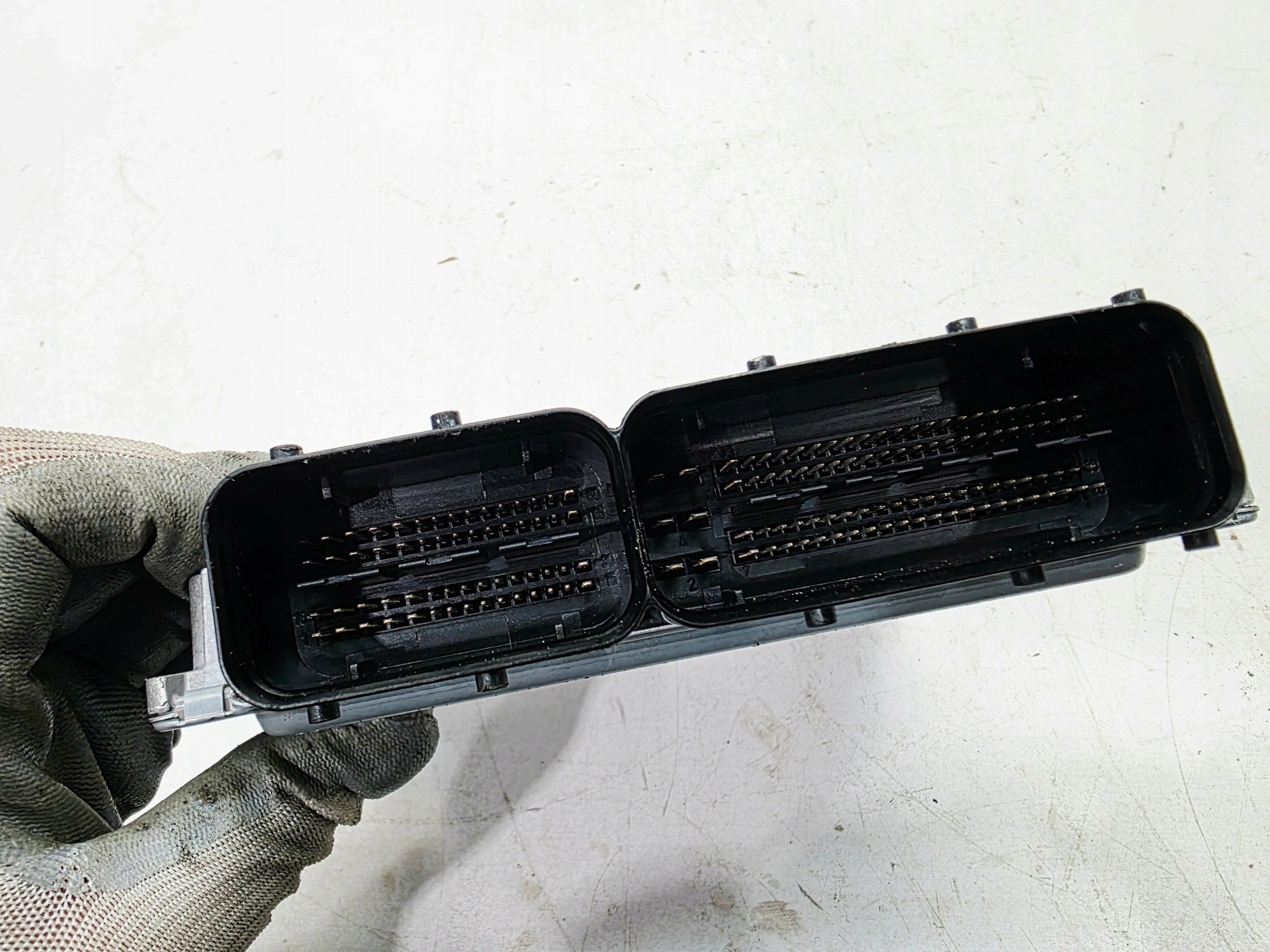 computer control unit of the engine AUDI A6 C6 2.4 BDW 4F0907552F 4F1910552Q