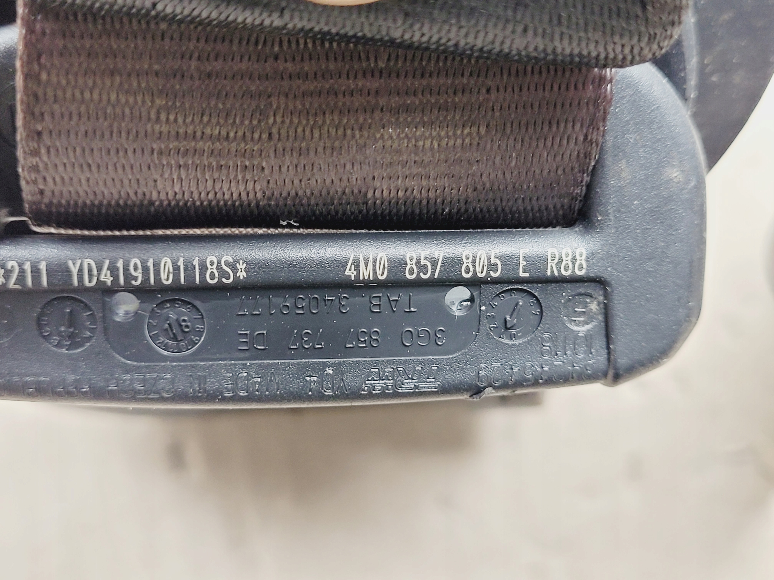AUDI Q7 Gurten Sicherheits heck links 4M0857805E R88