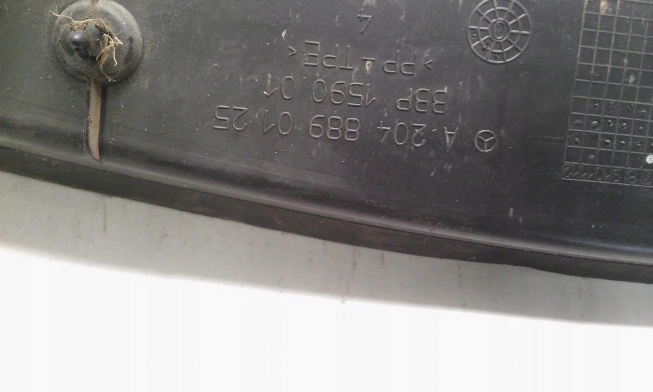 OSŁONA BŁOTNIKA A2048890125 MERCEDES C KLASA W204 Producent części Inny