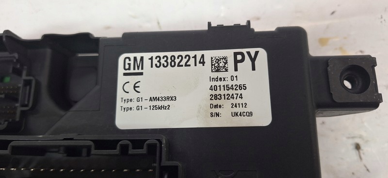 Module fusibles OPEL CORSA D 13382214