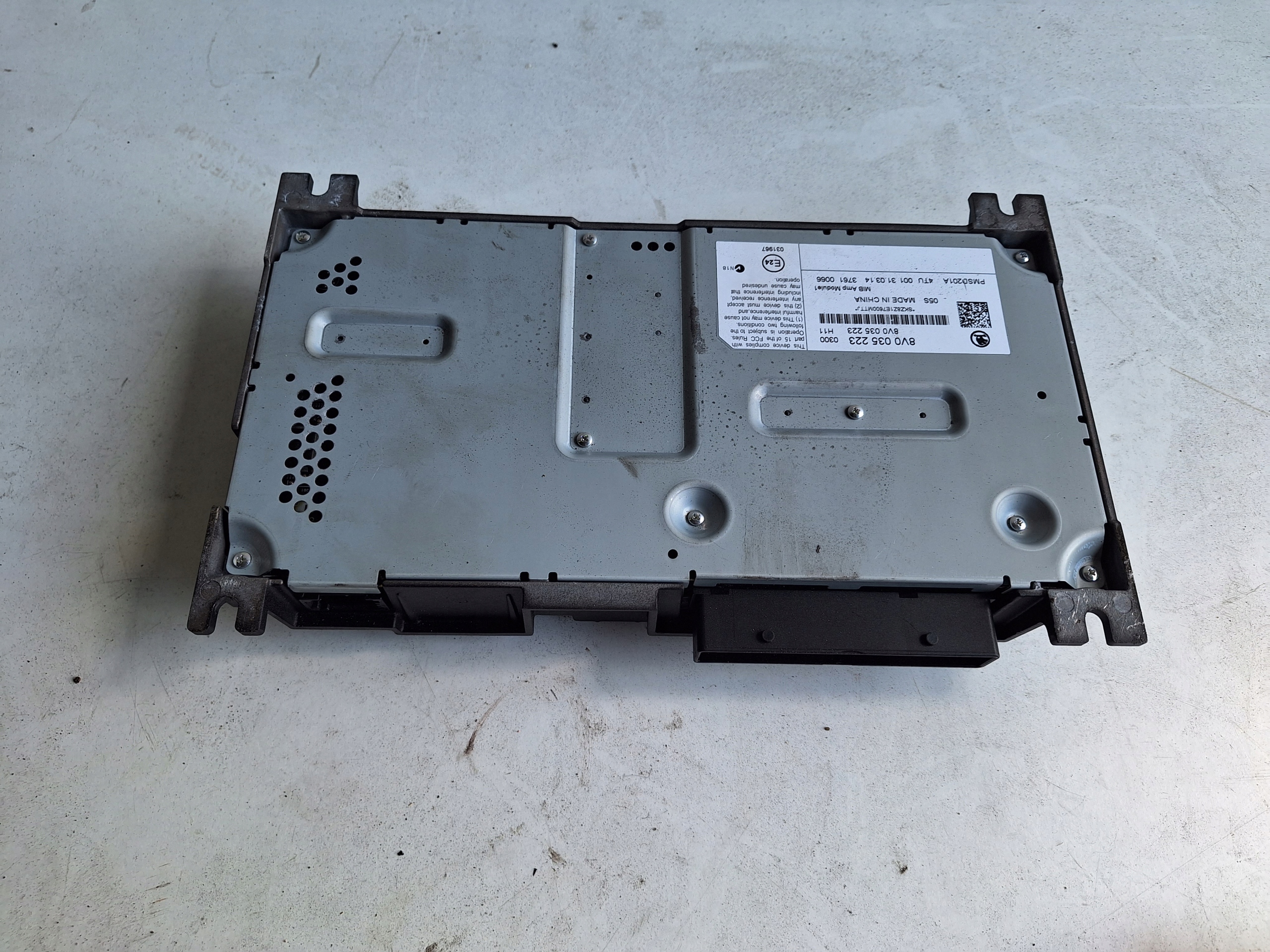VW SEAT SKODA AUDI amplifier 8V0035223