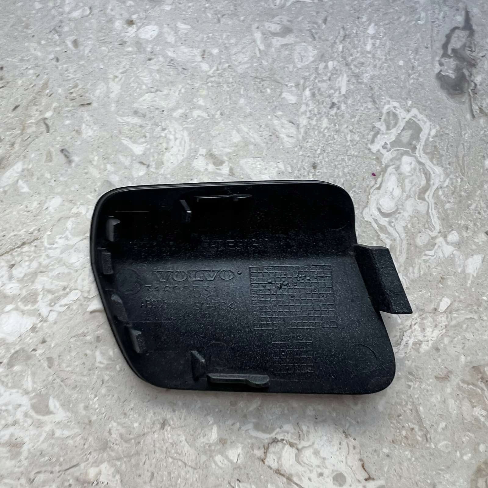 VOLVO S60 V60 II R-design 2018- towing hook cap front 31690531