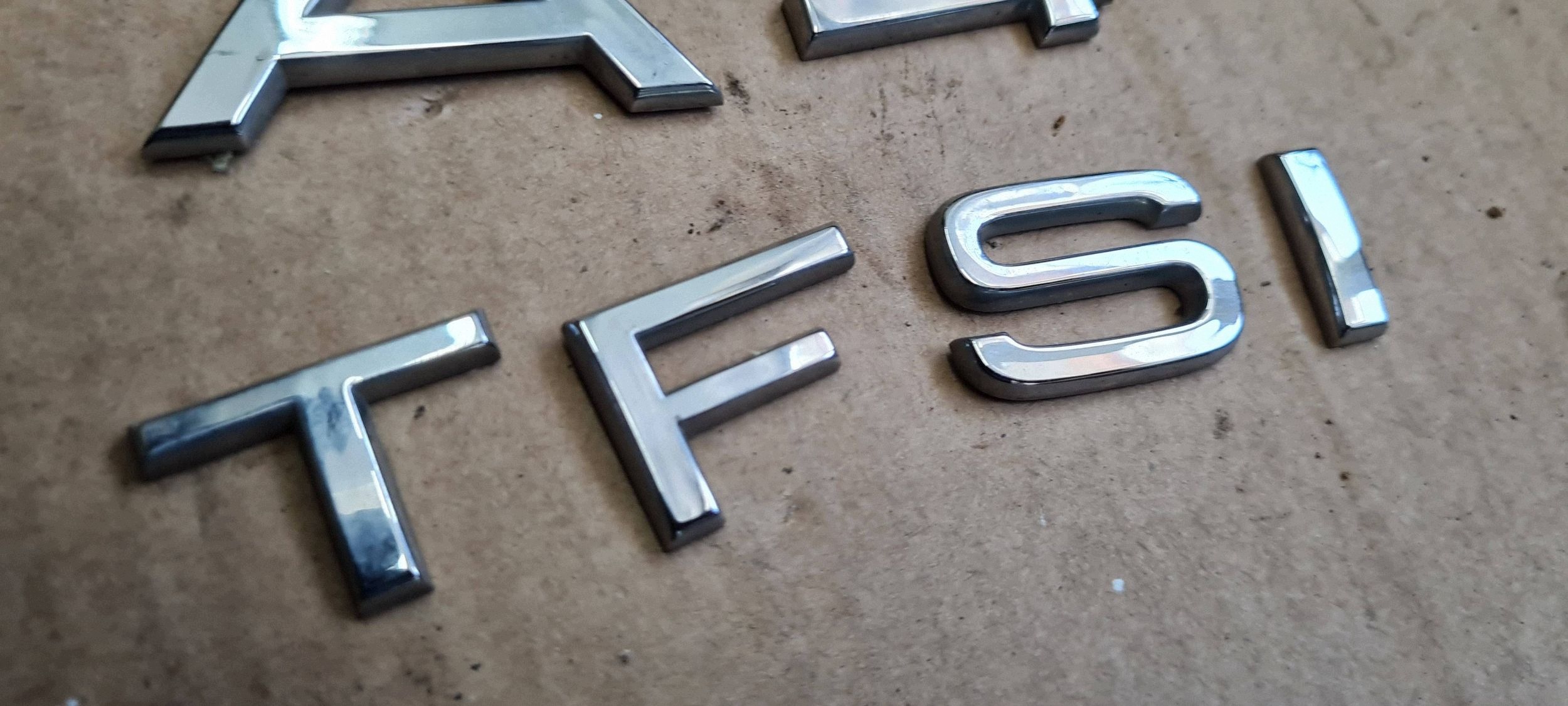A4 B8 LIFT EMBLEMAT NAPIS bonnet boot rear part A4 TFSI