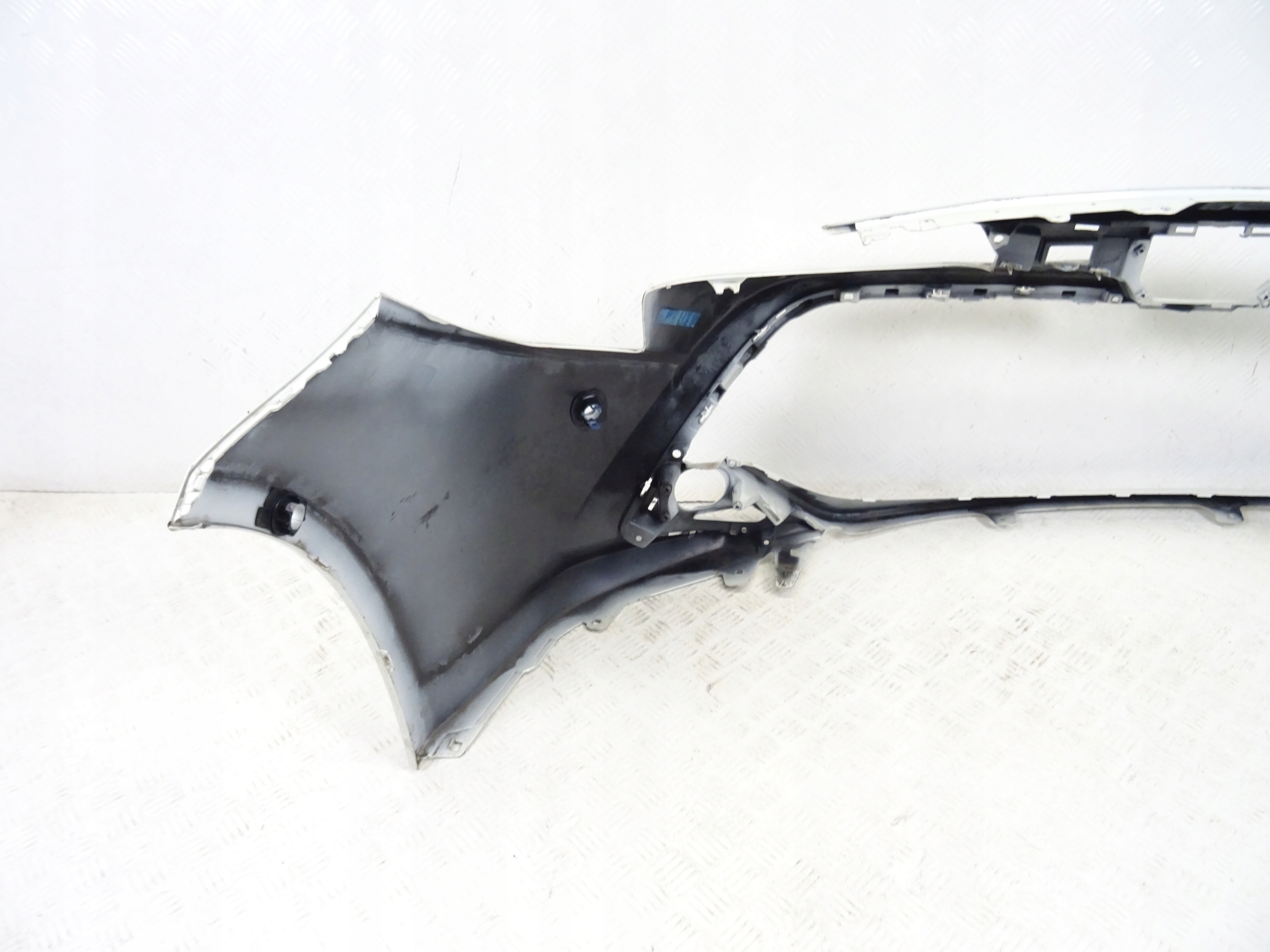 Toyota Corolla nárazník předek přední