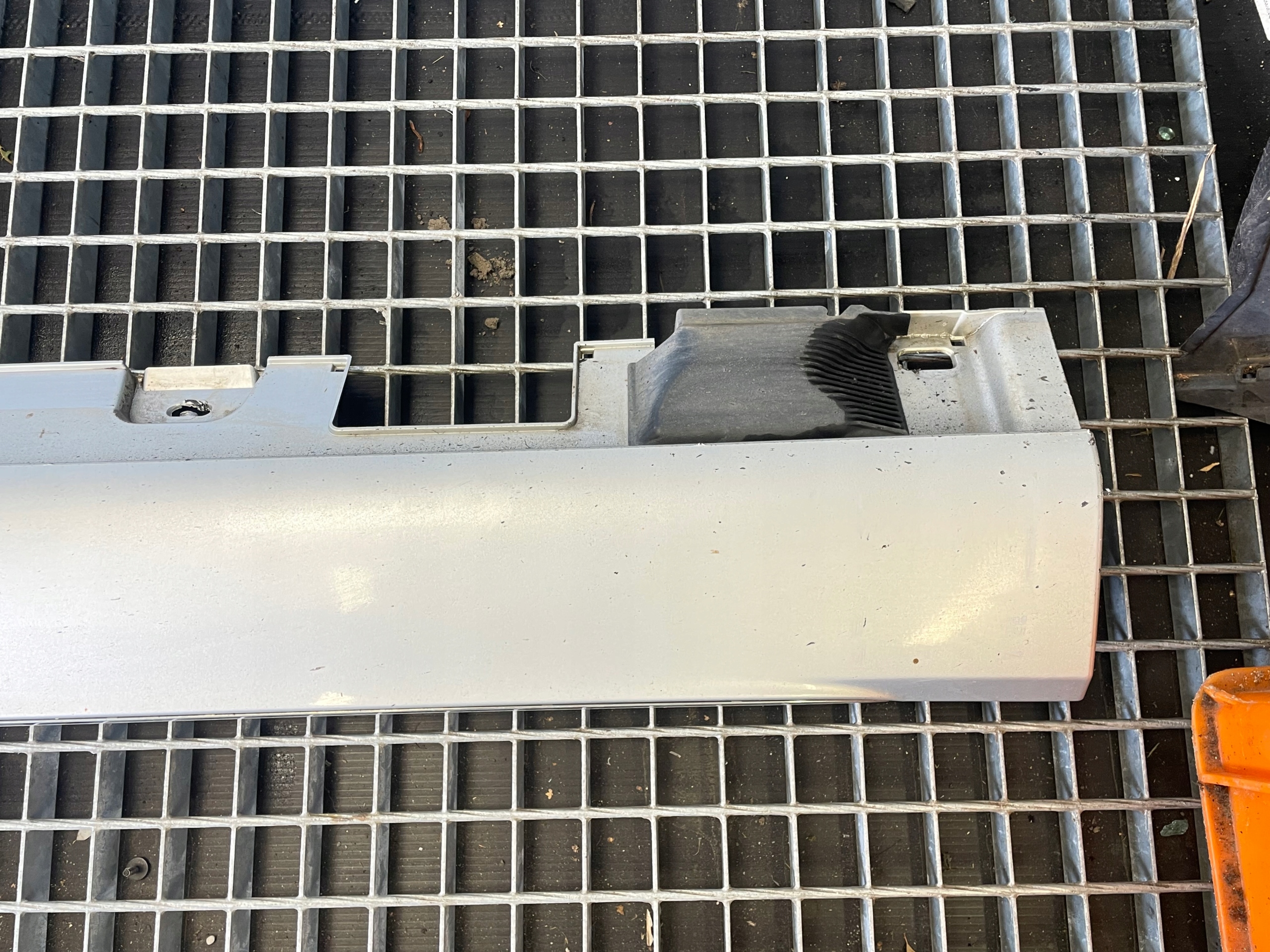 Mercedes-Benz E class W213 moulding threshold left A2136908704 775 KOMBI