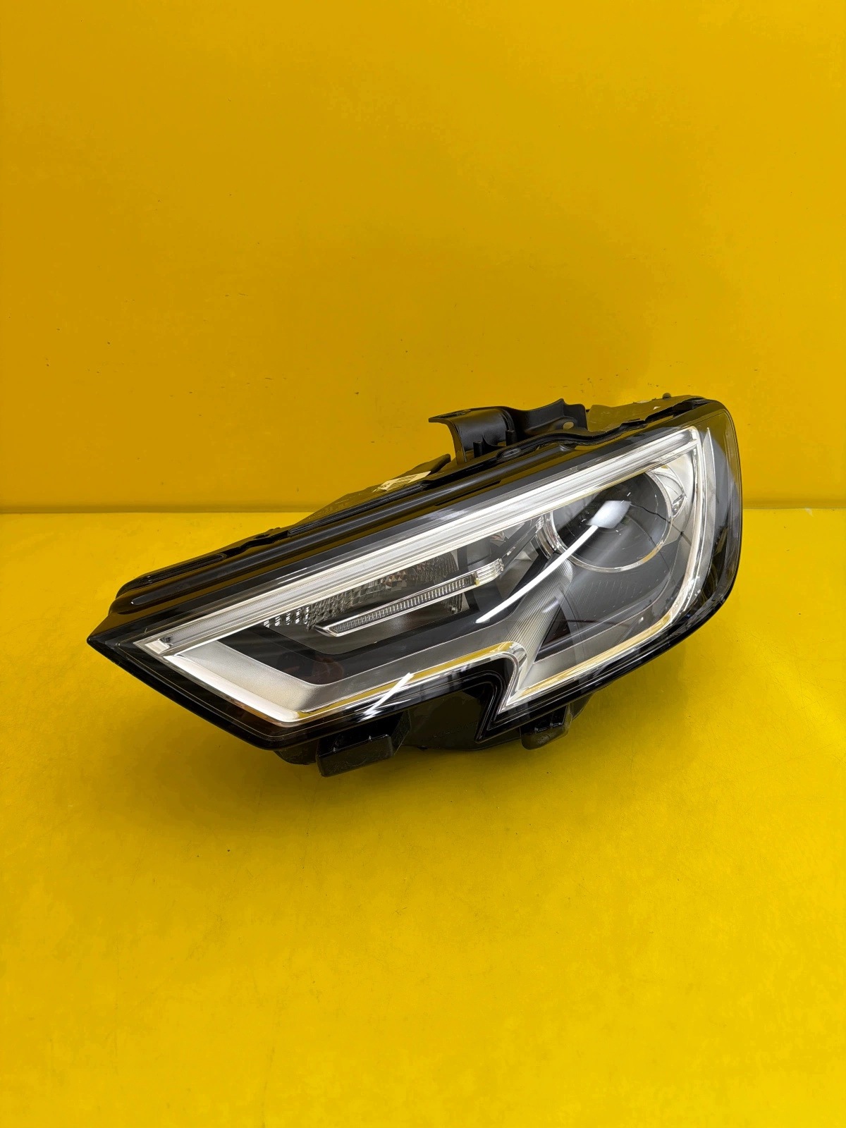 light left front Audi A3 8V Lift Xenon 2016-2020 90118258