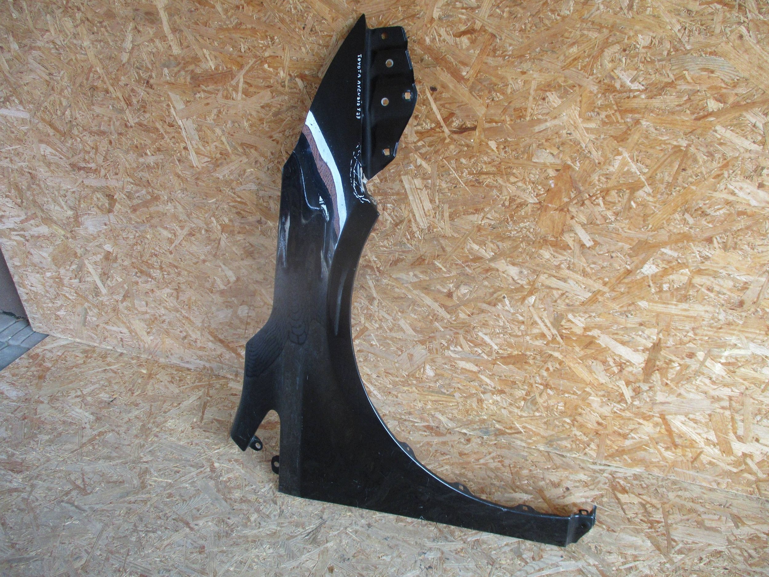fender front front right TOYOTA AVENSIS T27 08-15