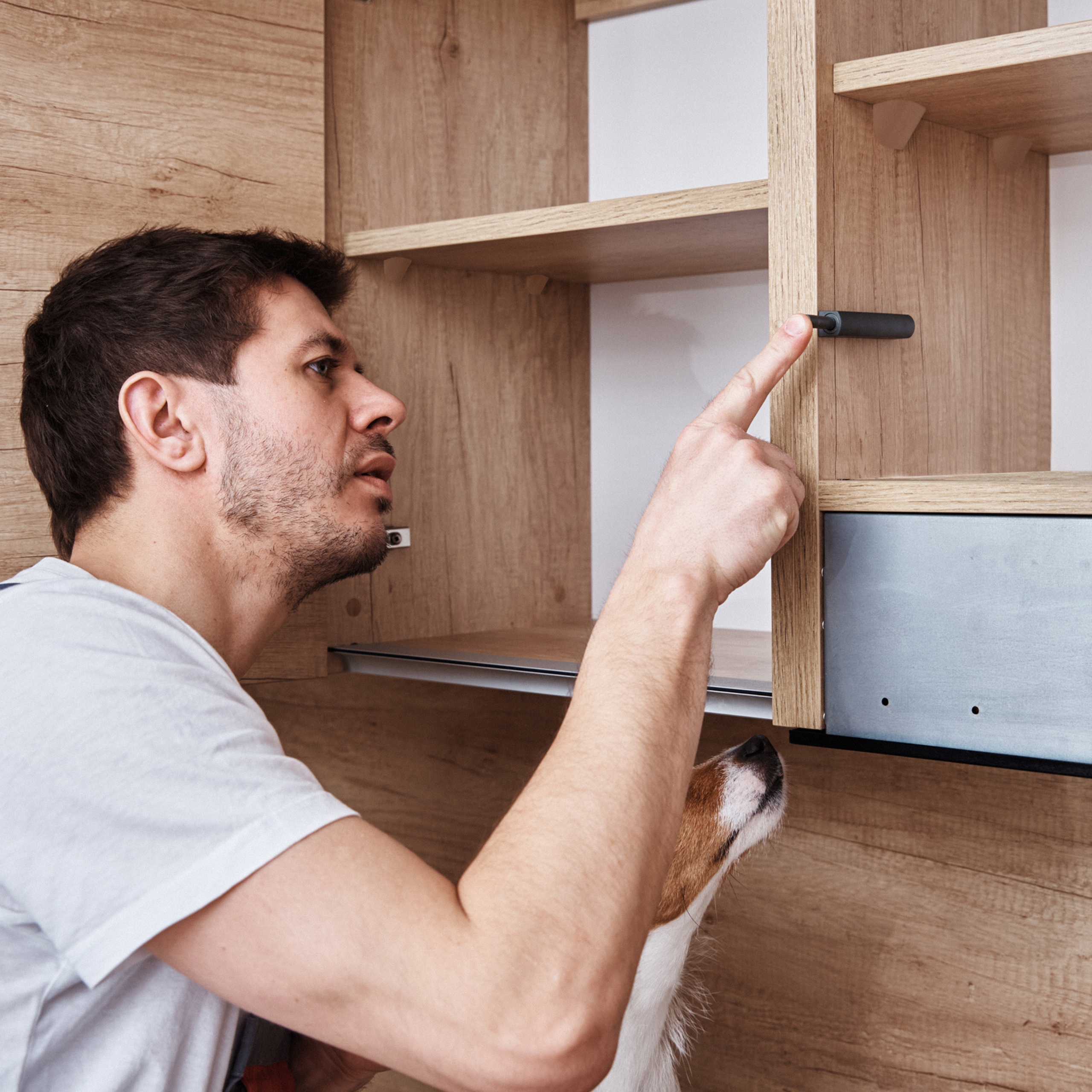 1 x KĄTOWNIK MEBLOWY ZŁĄCZE KOMANDOREK CIEMNY WSPORNIK PODPÓRKA PÓŁKI - DĄB Szerokość 29 mm