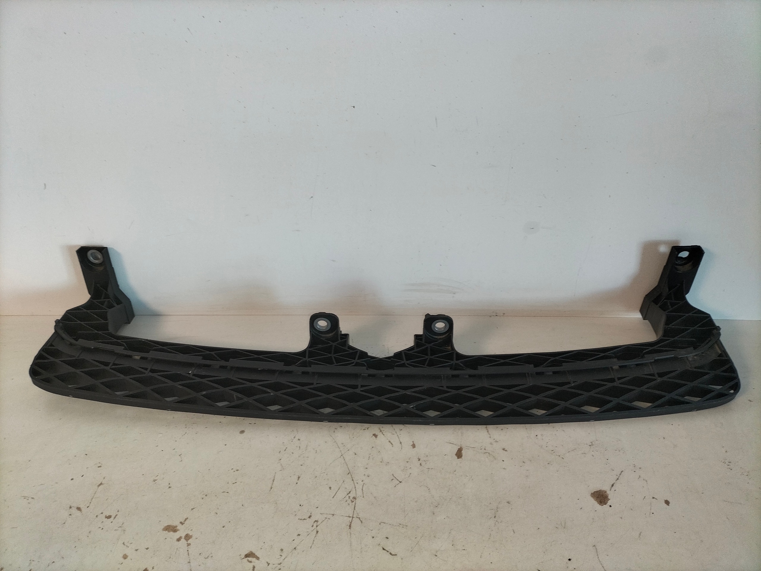 bumper bracket front console central grille VW PASSAT B7 10-14