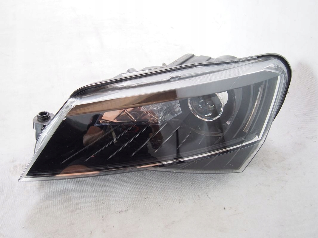 Skoda Superb 3 III 15r Reflektor left light left 2015 3V1941015B
