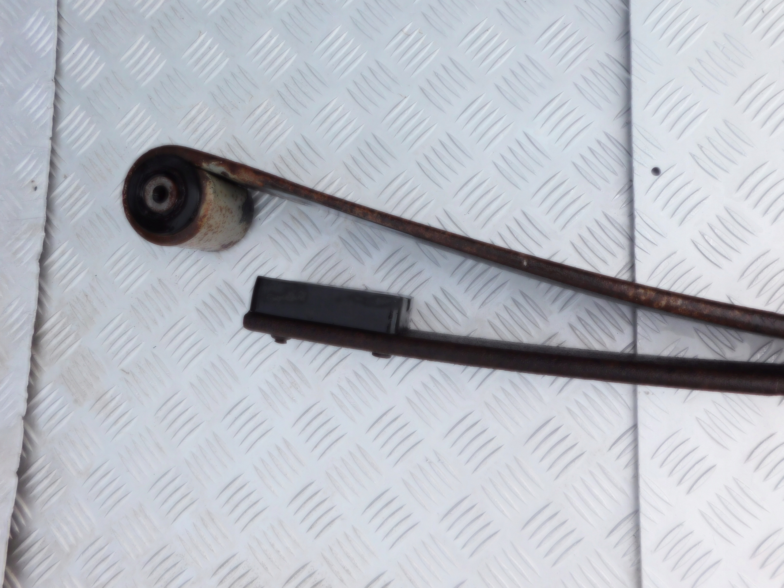 Resor piorowy podwojny posteriore Mercedes Sprinter e VW LT 95-06 Single Originale
