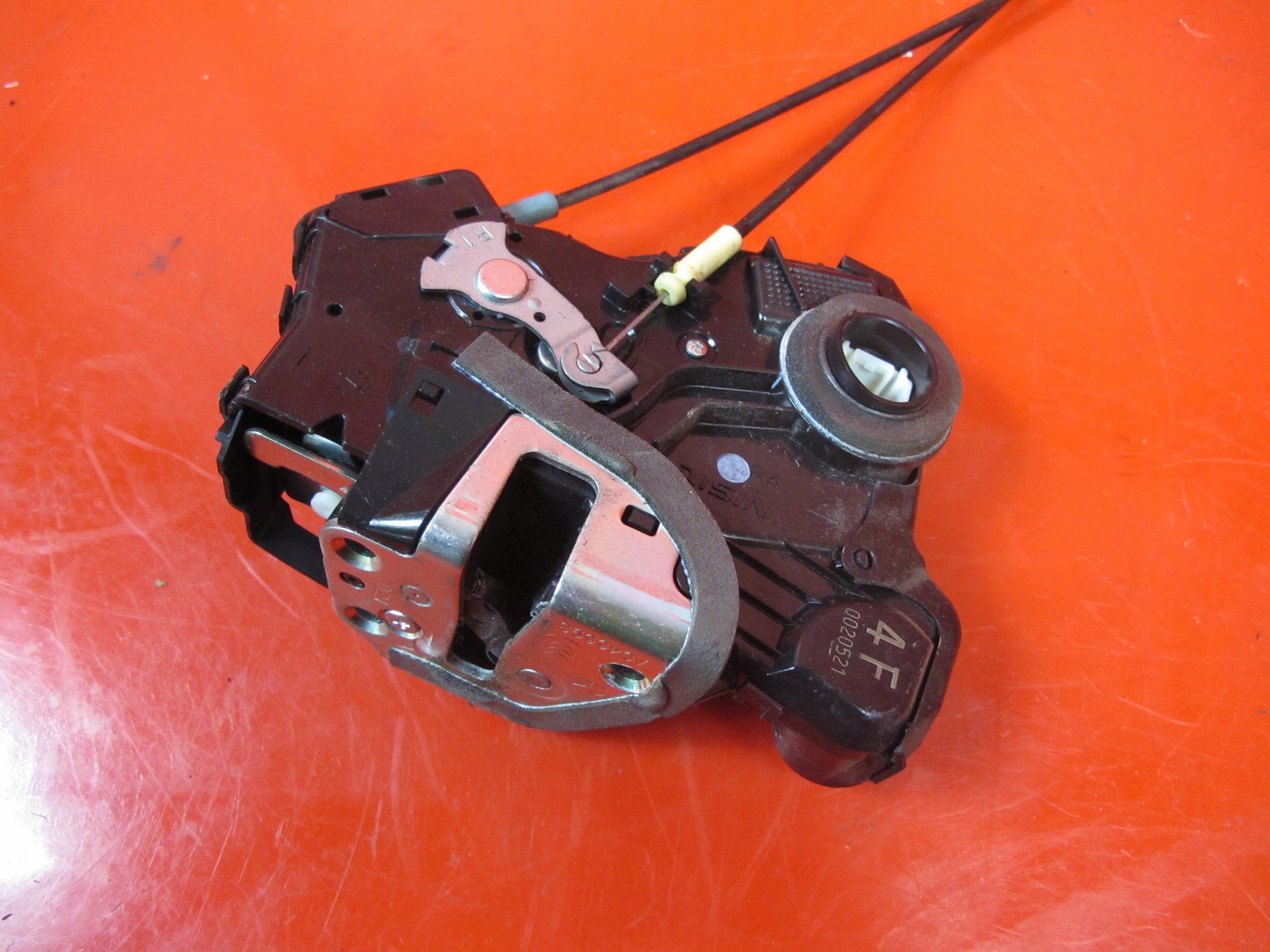 TOYOTA IQ 09- lock door right front 4 PIN EU