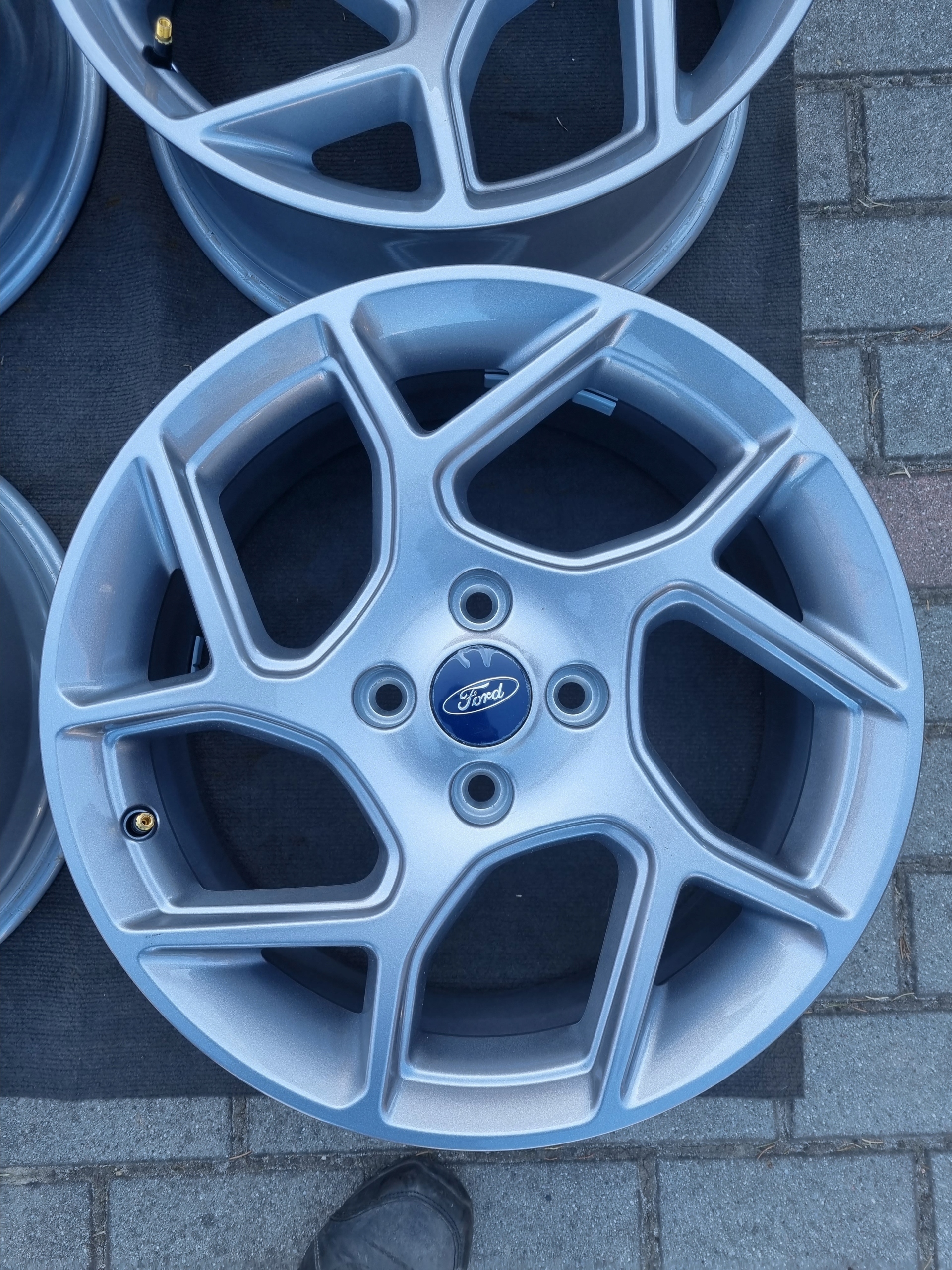Oryg. Alu. 17" Ford 4x108 ET 42,5 Wzór wieloramienne