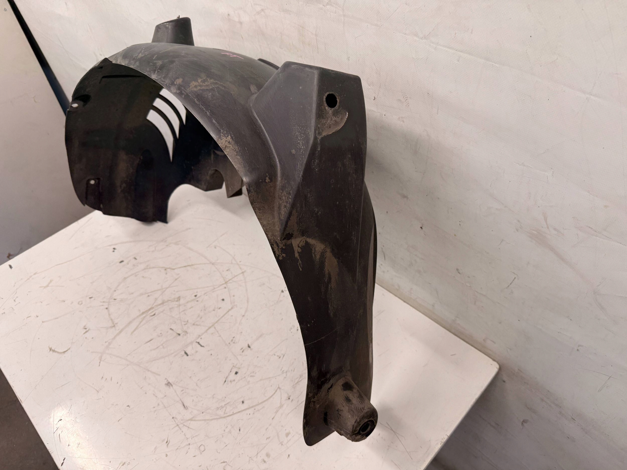 Twingo III mudguard right rear part right rear. 767480445R