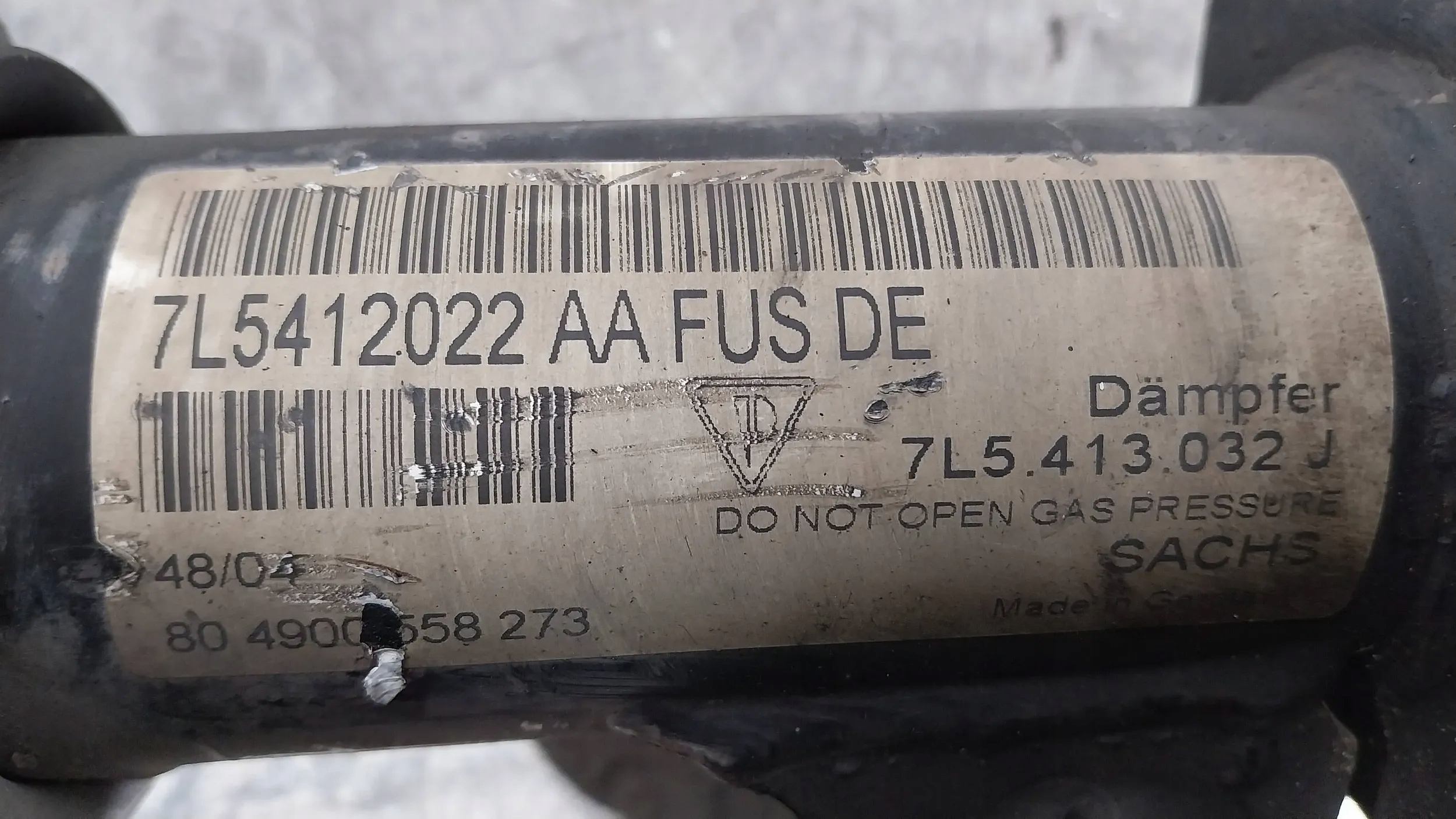 shock absorber front right 7L5412022AA PORSCHE CAYENNE 3.2 V6