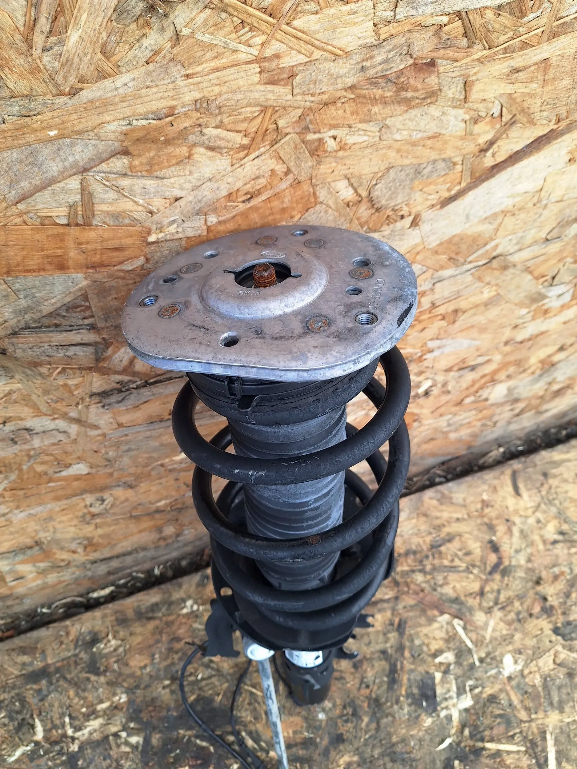 shock absorber left front RANGE ROVER EVOQUE and GJ32-18K001-GA