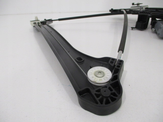 DS7 CROSSBACK ELEKTRYCZNY PODNOŚNIK SZYBY PRAWY PRZÓD 6 PIN 9819535480 Typ samochodu Samochody osobowe