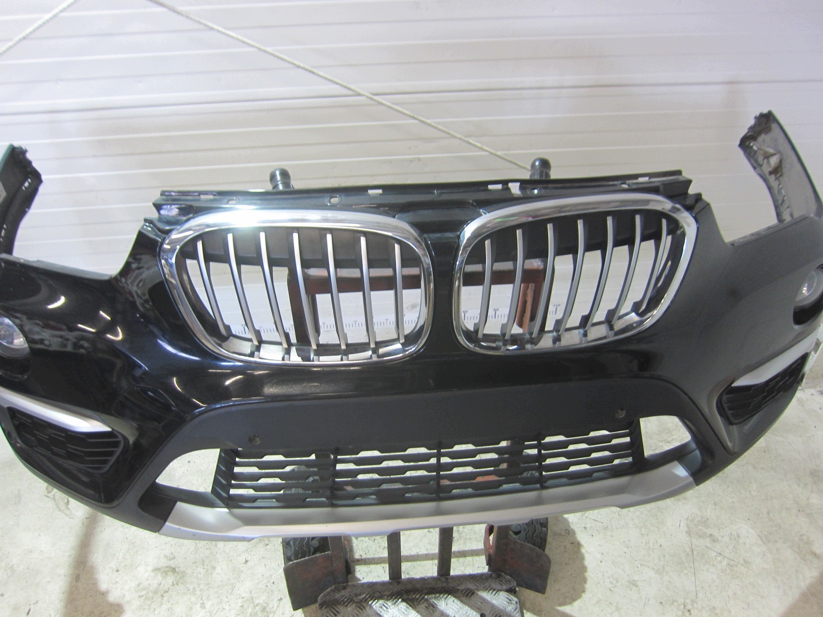 BMW X1 F48 668 SCHWARZ 2 XLINE 6 PDC grille front bumper front complete