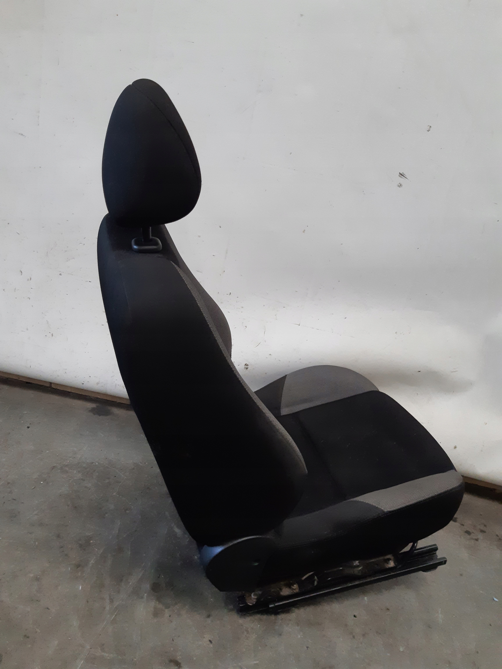 Sitz links Peugeot 207 SW