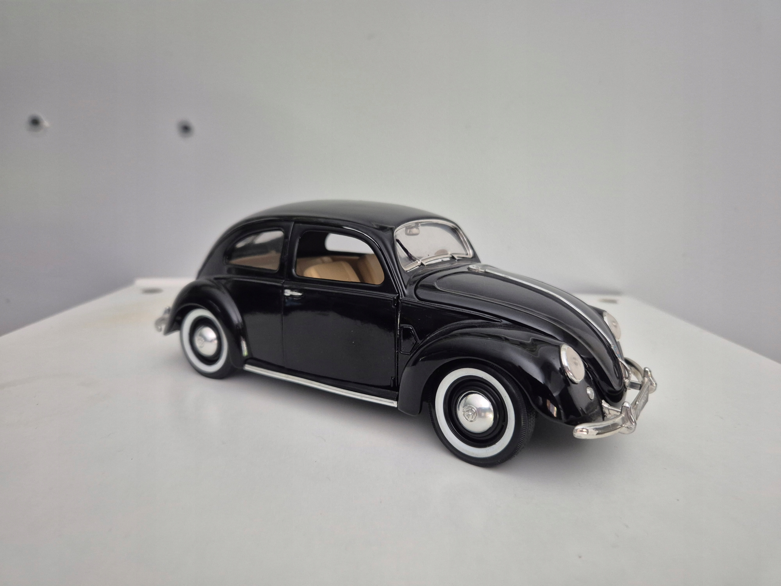 ミニカー Maisto VOLKSWAGEN(1951) 1/18 Volkswagen (1951) Maisto 1/18 - Niska cena na Allegro