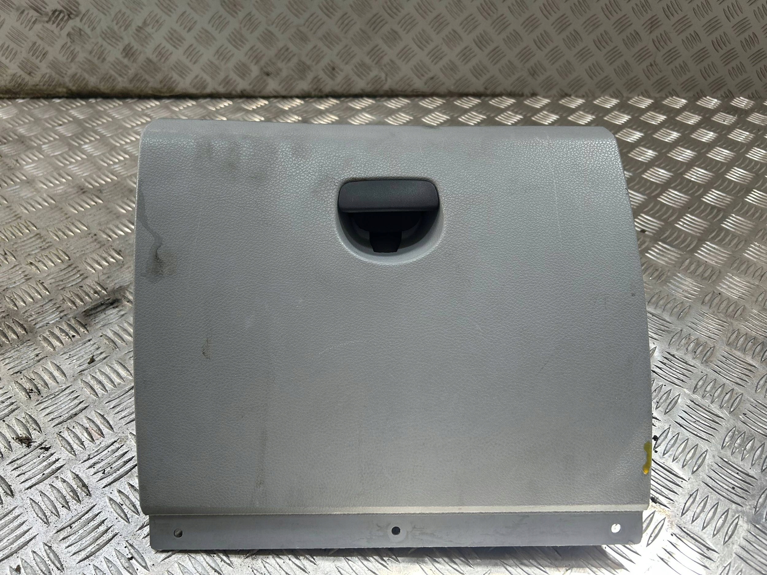 лючок бардачок пассажира европа Dacia SANDERO II