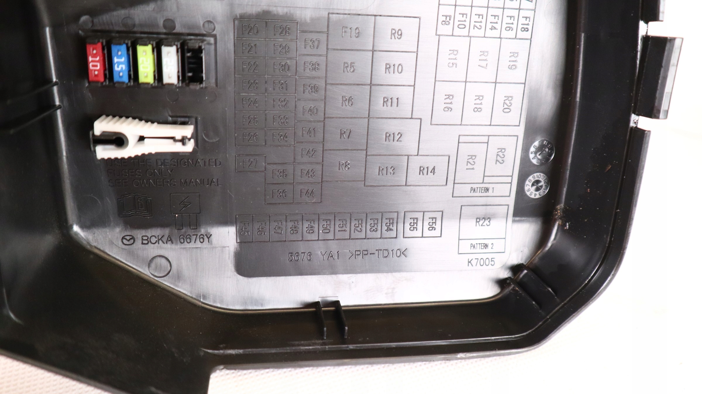 mazda CX-30 2.0 гибрид блок предохранителей