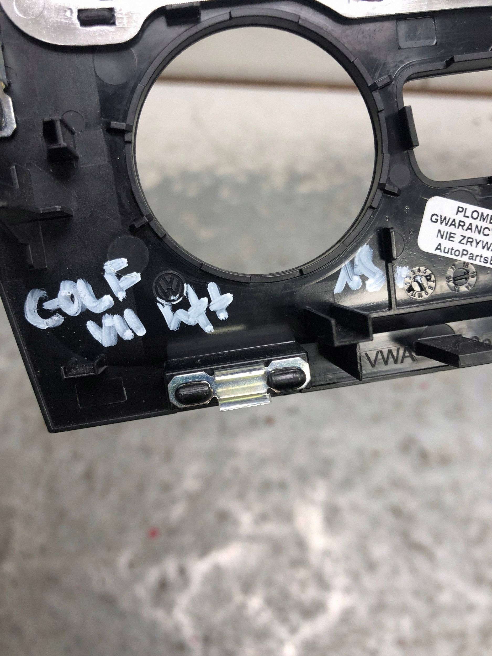 RÁM PANELU klimatizaci VW GOLF VII LIFT 5G1863042