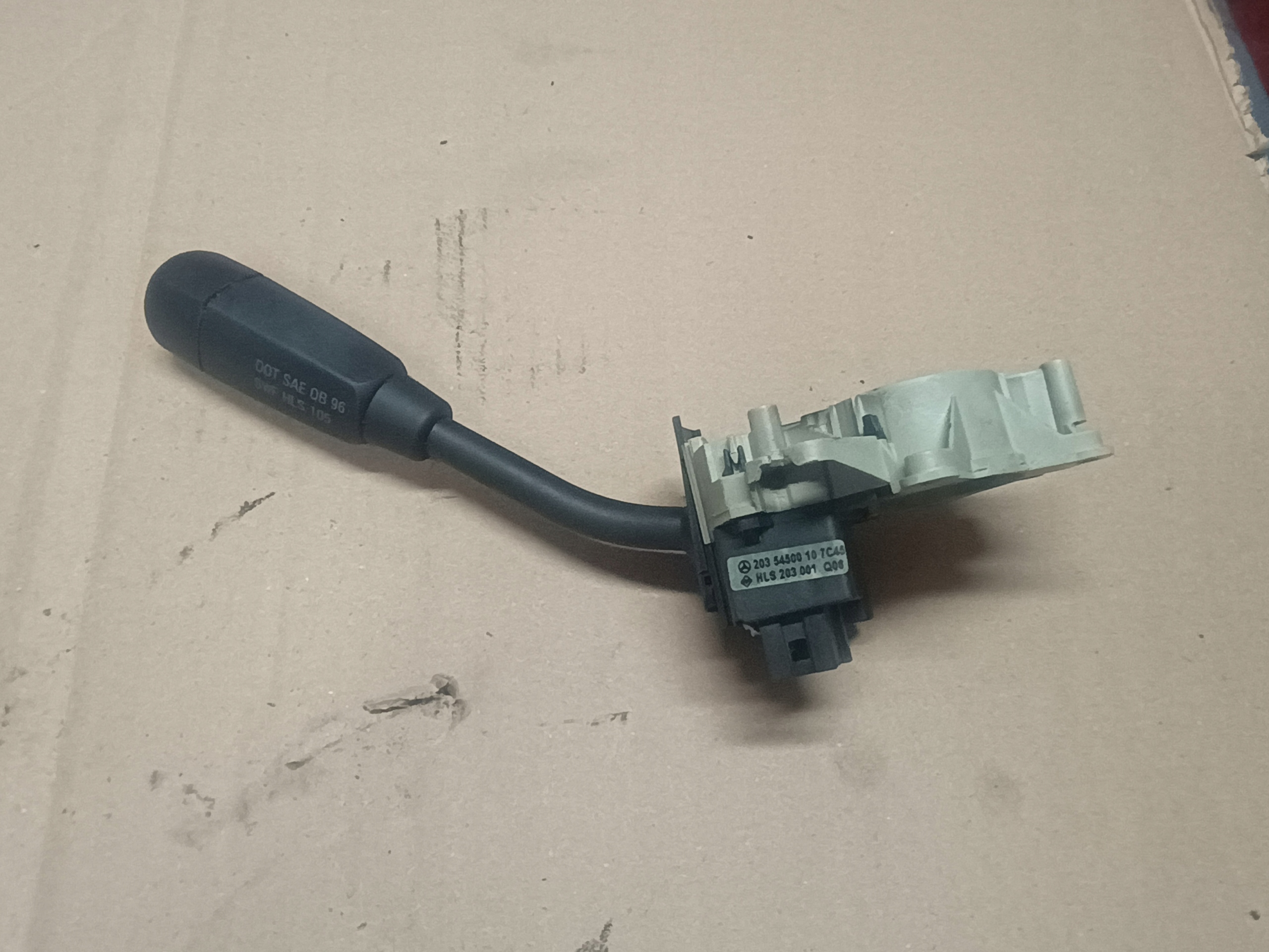 Bouton MANETKA 2035450010 MERCEDES C