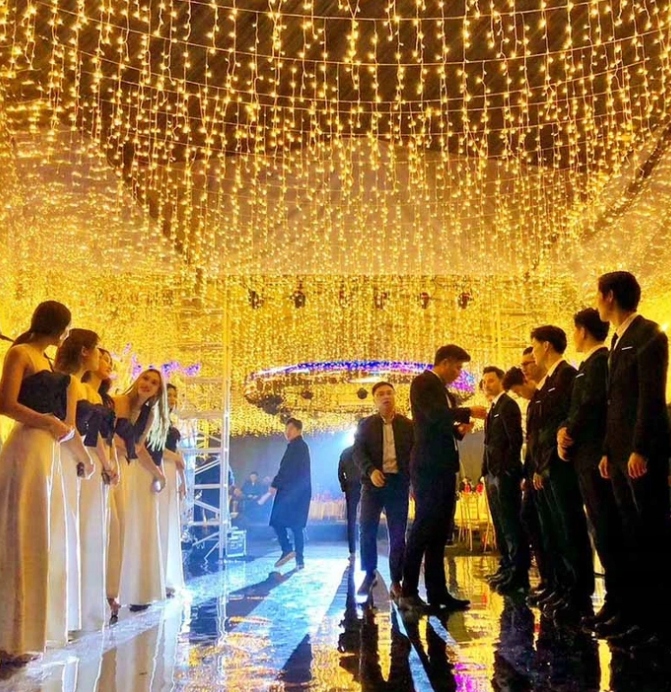 LAMPKI SOPLE 300 LED CIEPŁY BIAŁY ZEWNĘTRZNE KURTYNA GIRLANDA Długość sznura 8.3 m