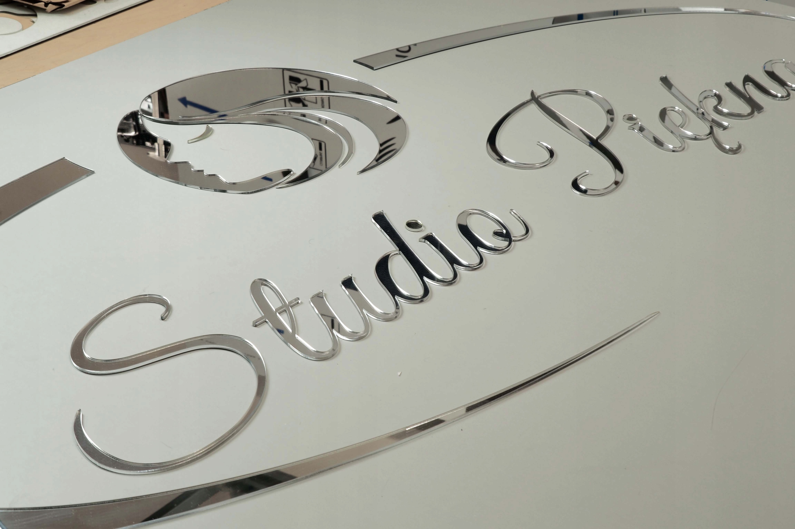 Logo z plexi srebrne lustro, logo firmy, logotyp EAN (GTIN) 5904996568931