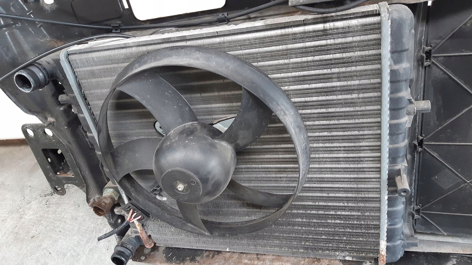 support panel for radiators pillar iron radiator Skoda Fabia II 1,4 16V