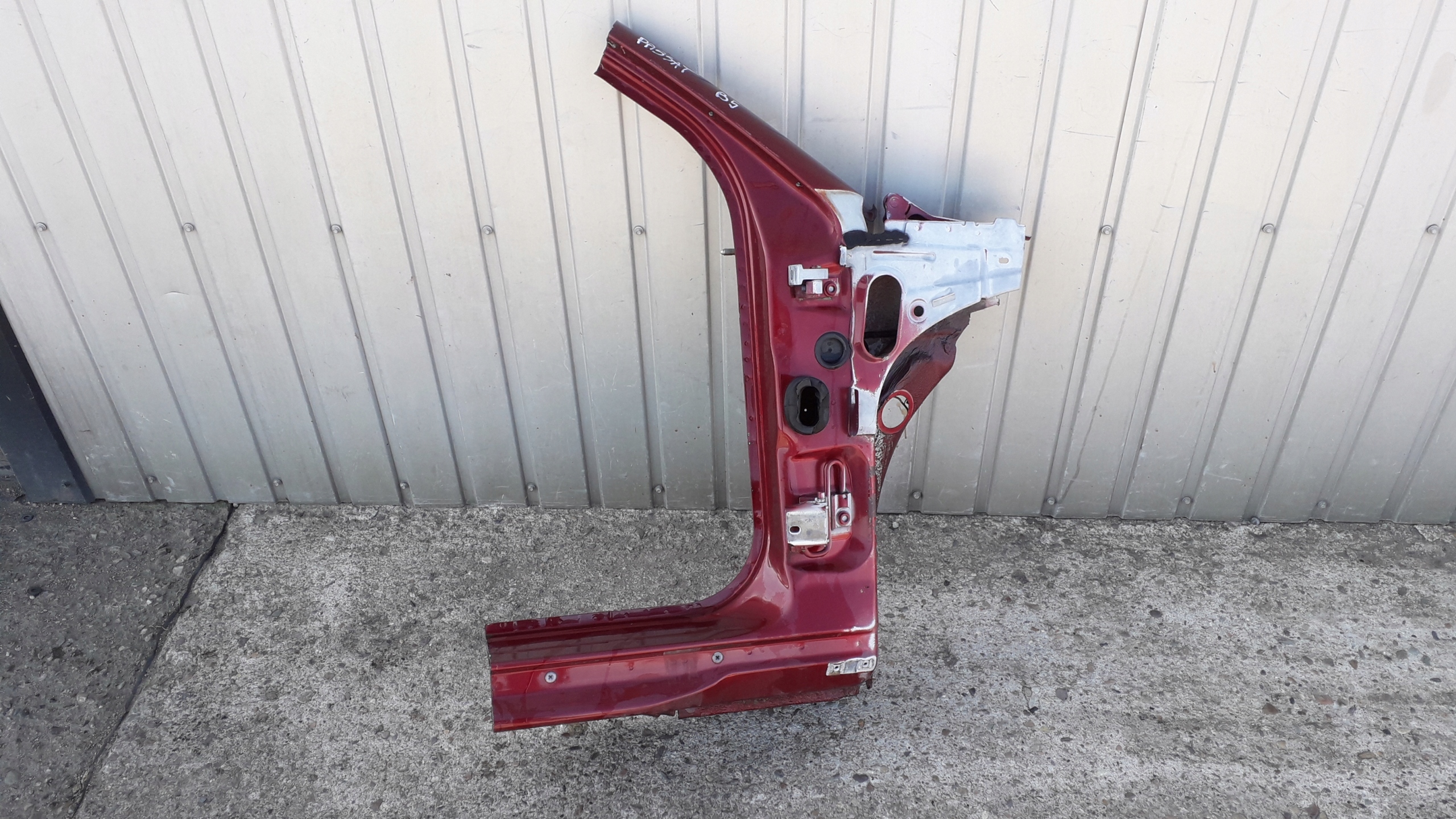 VW PASSAT B5 96-05 SŁUPEK A PRZEDNI PRAWY + PRÓG