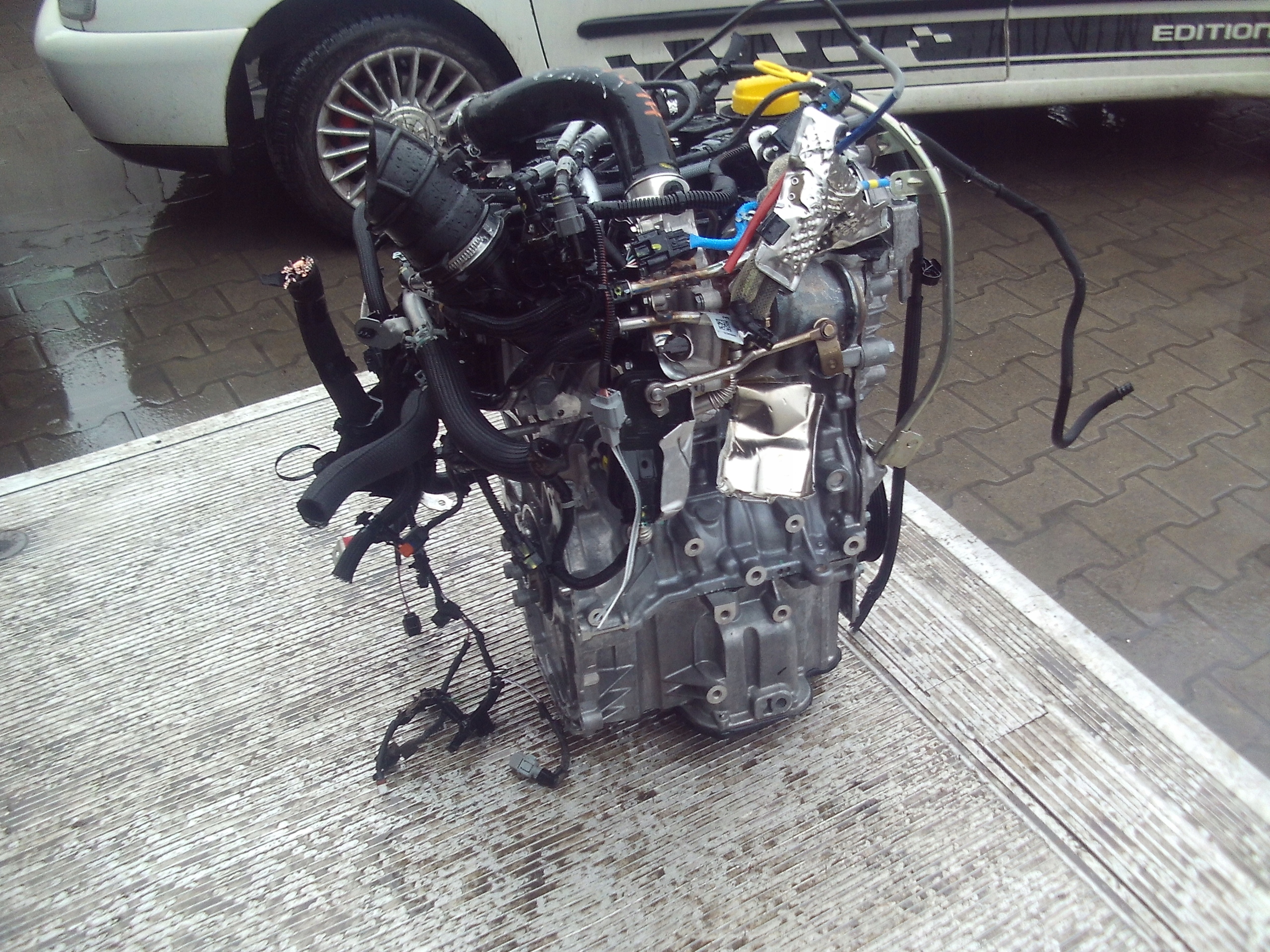 engine complete NISAN RENAULT H4DF480 10 TYSKM