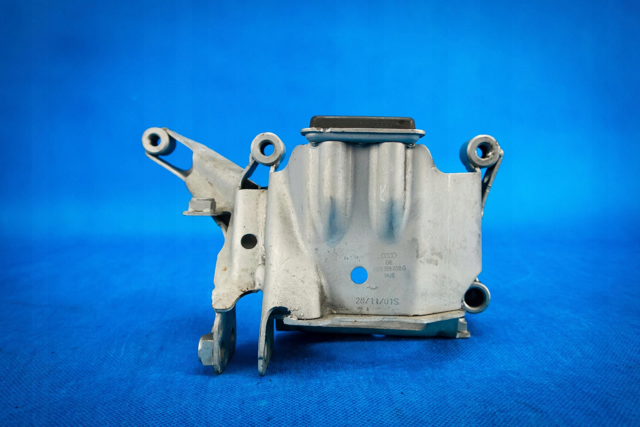 motor mount cover Audi RS6 RS7 A8 4G0399059G