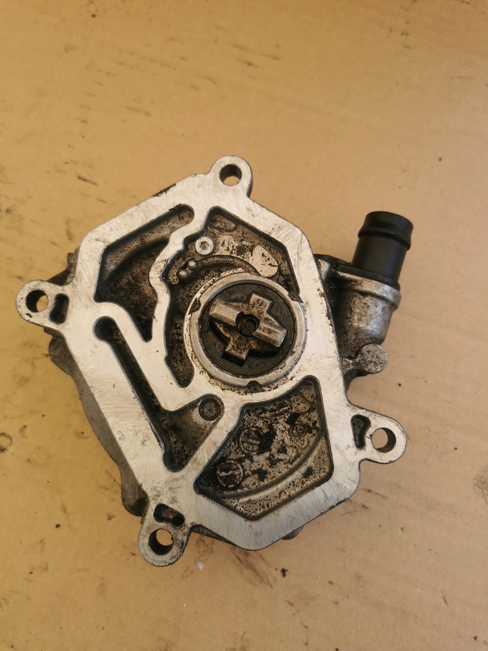 pump VACUM MERCEDES W246 1.6 CGI A2702300165