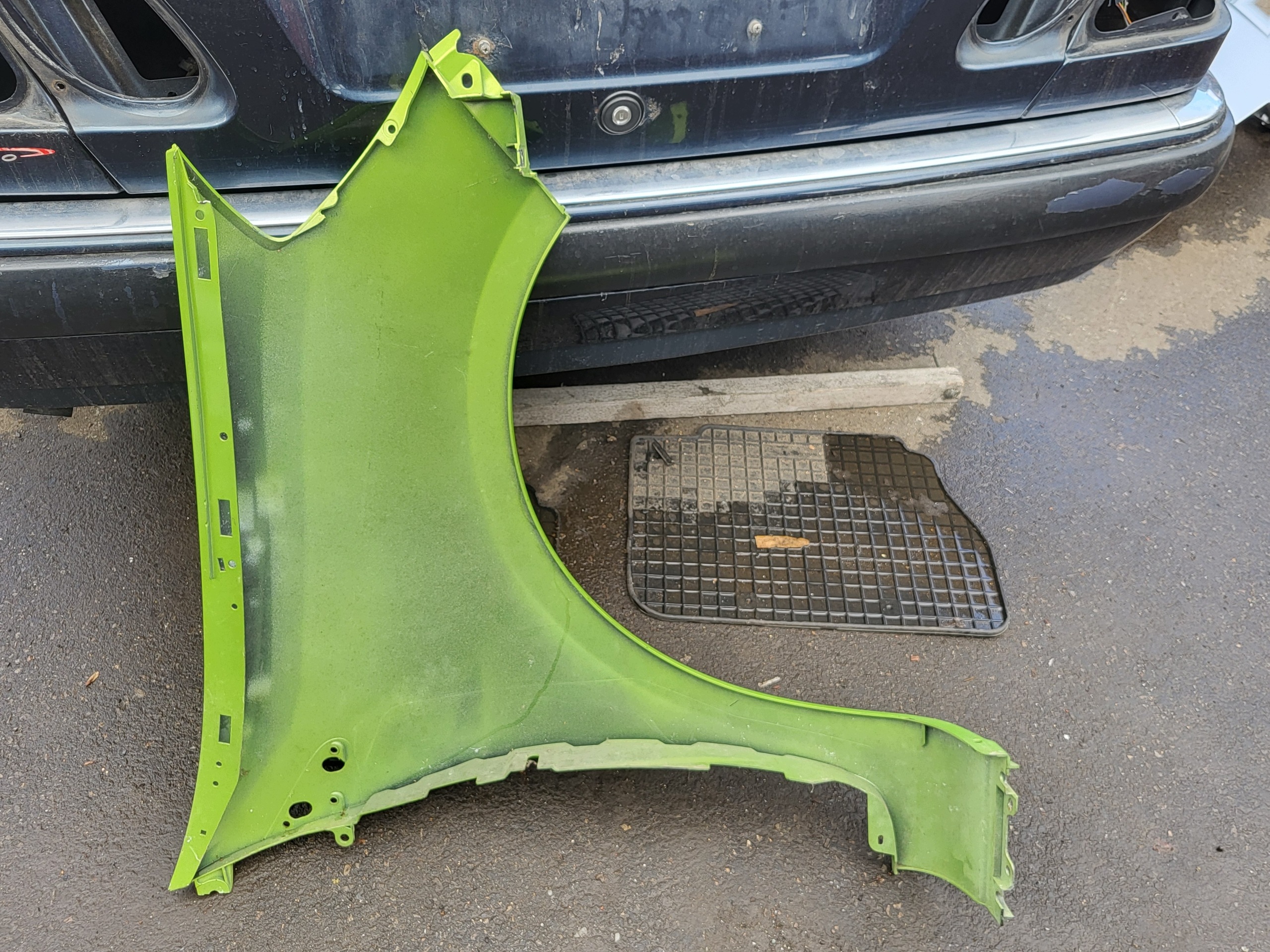 kotflügel links vorne RENAULT CLIO III grün LEAF GREEN LIGHT 00274011 original.