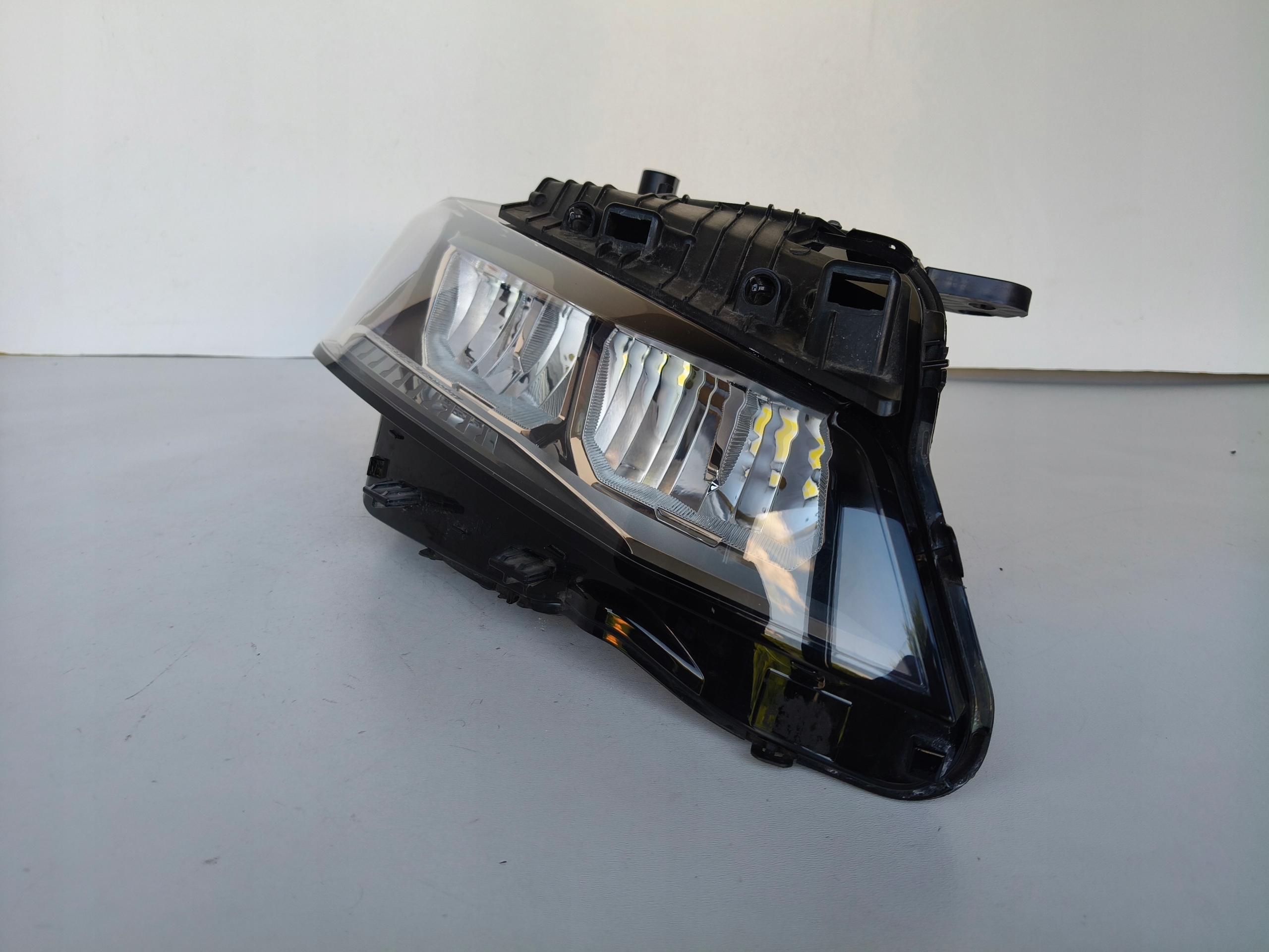 light right REFLEKTOR PEUGEOT 308 III T10 22- FULL LED