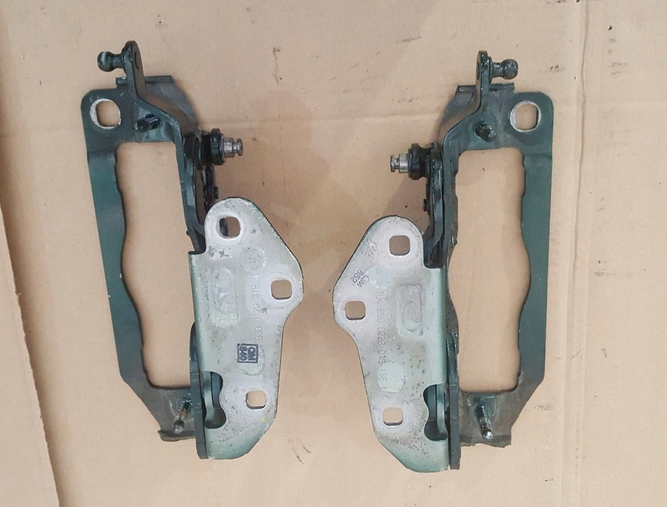 A2048800228 - MERCEDES C-Class W212 петля капота правая левая